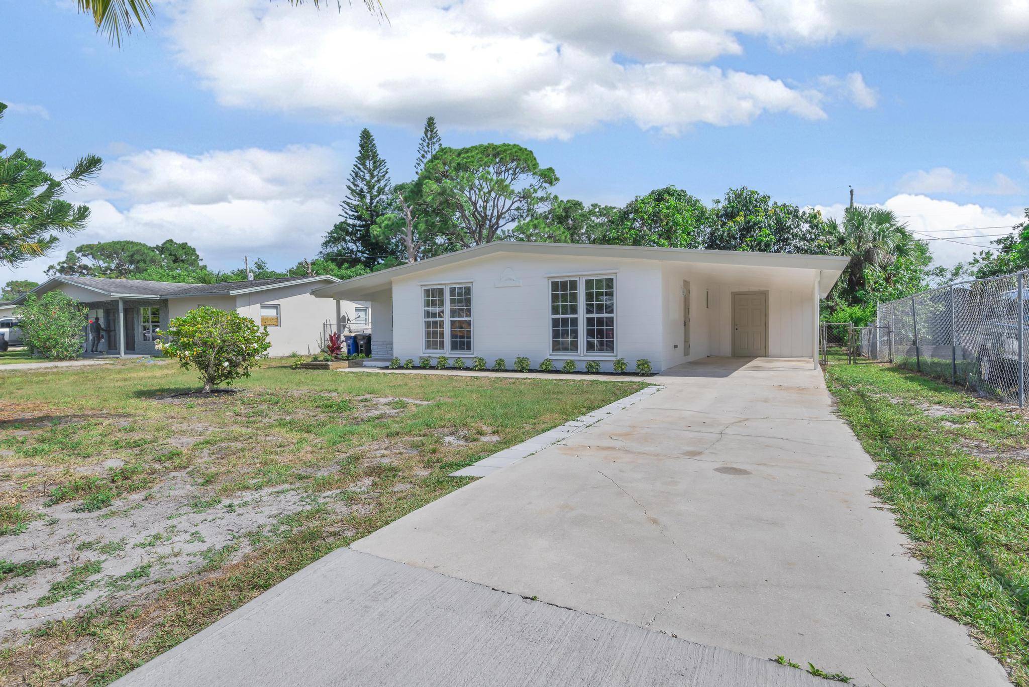 Fort Pierce, FL 34982,907 Skylark DR