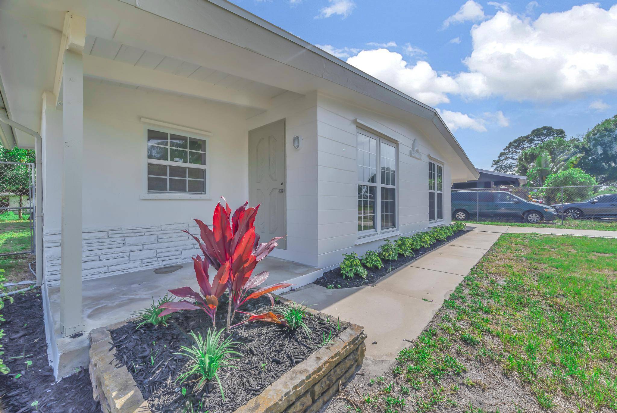 Fort Pierce, FL 34982,907 Skylark DR