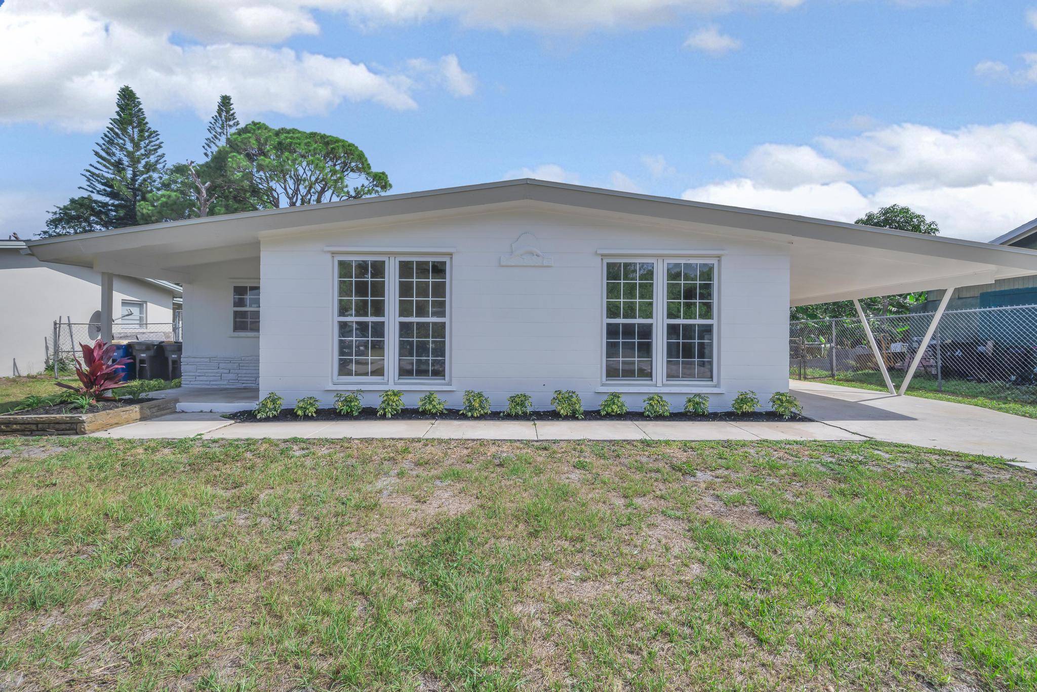 Fort Pierce, FL 34982,907 Skylark DR