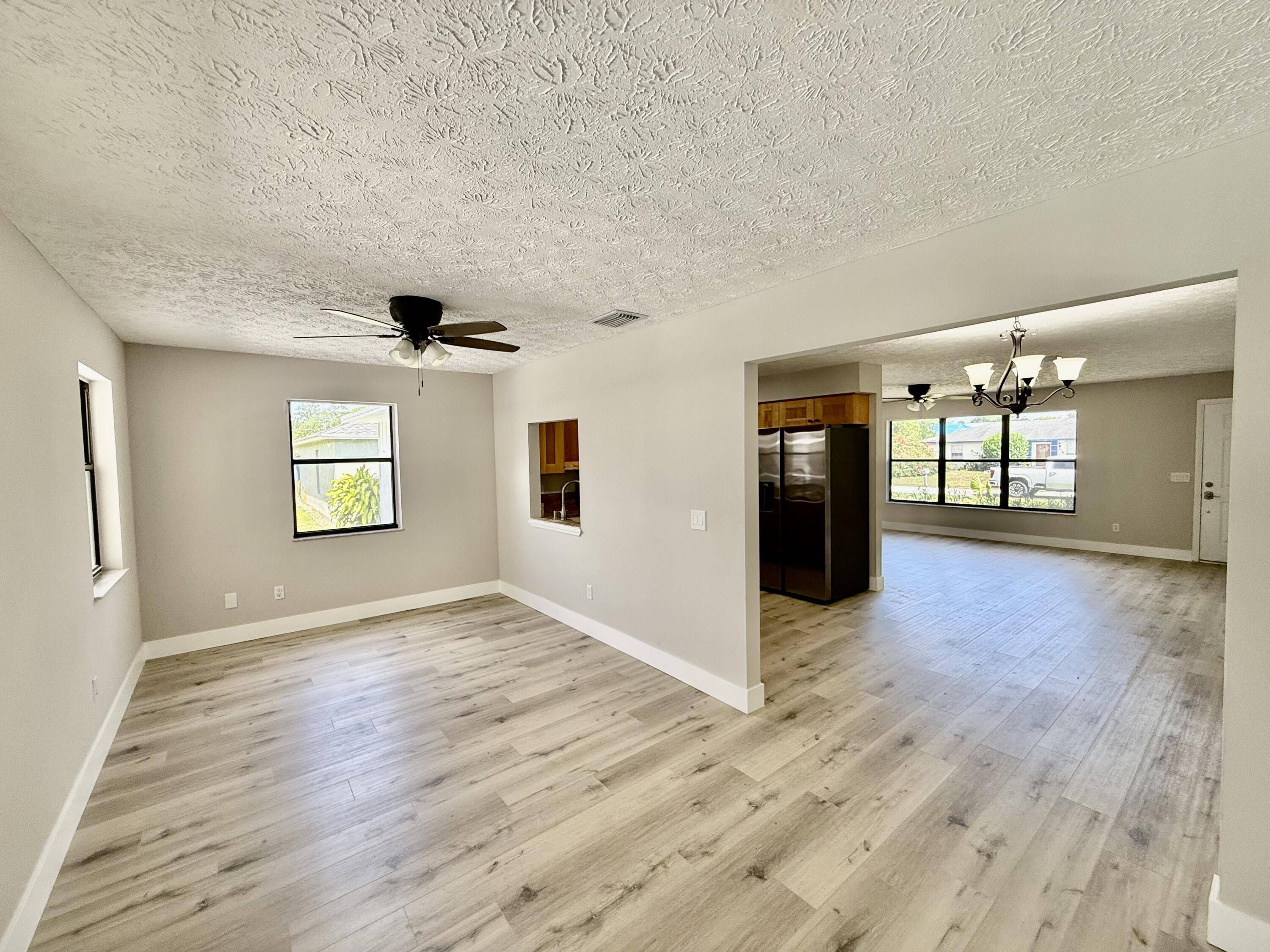 Port Saint Lucie, FL 34983,397 SE Huron TER