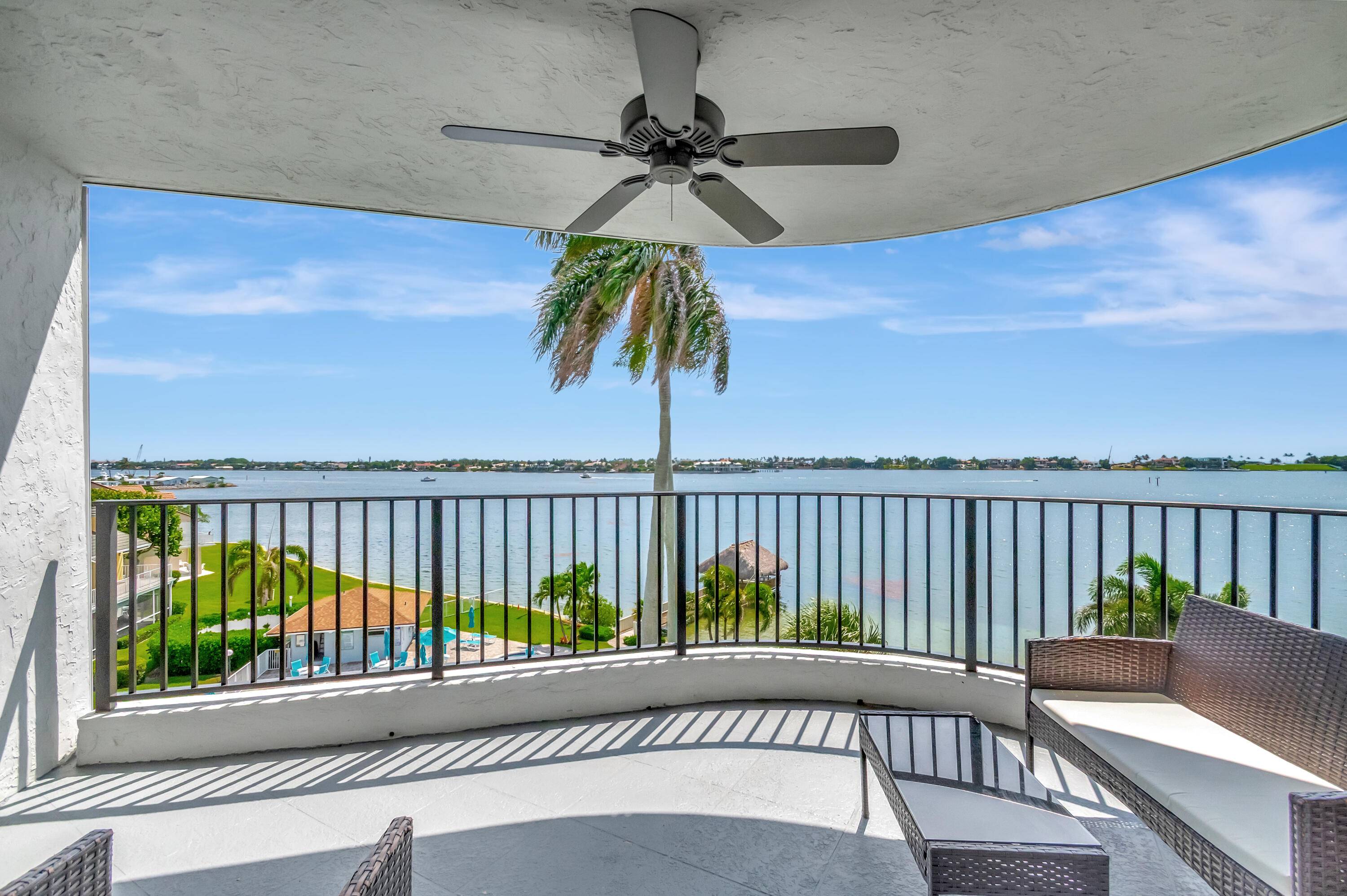Hypoluxo, FL 33462,8200 Lakeshore DR 506