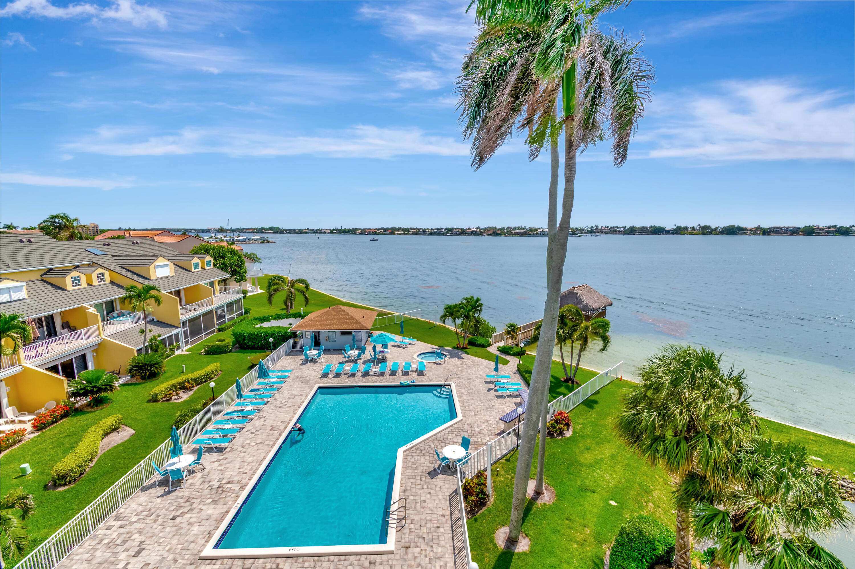 Hypoluxo, FL 33462,8200 Lakeshore DR 506