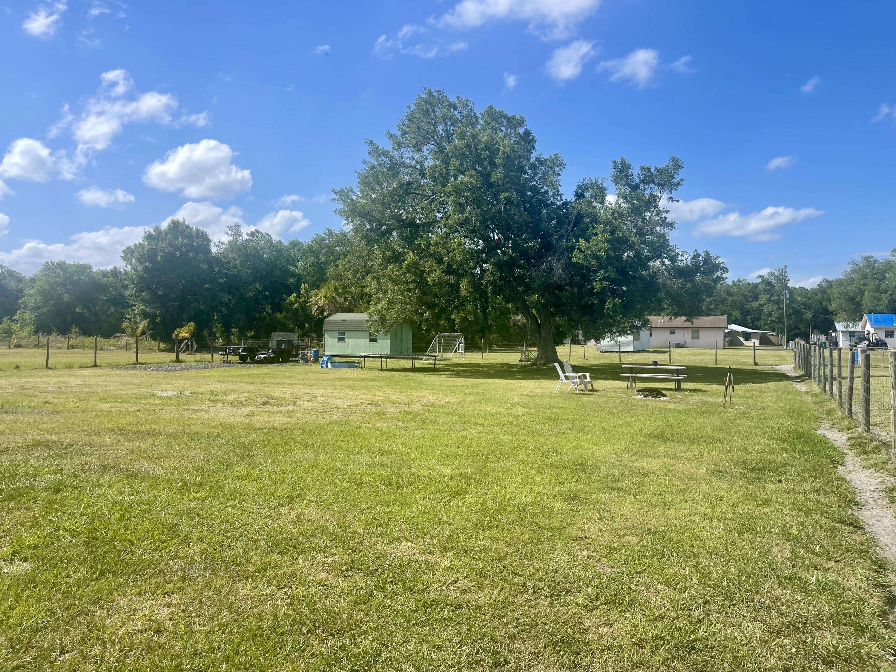 Okeechobee, FL 34972,7677 NW 90th CT
