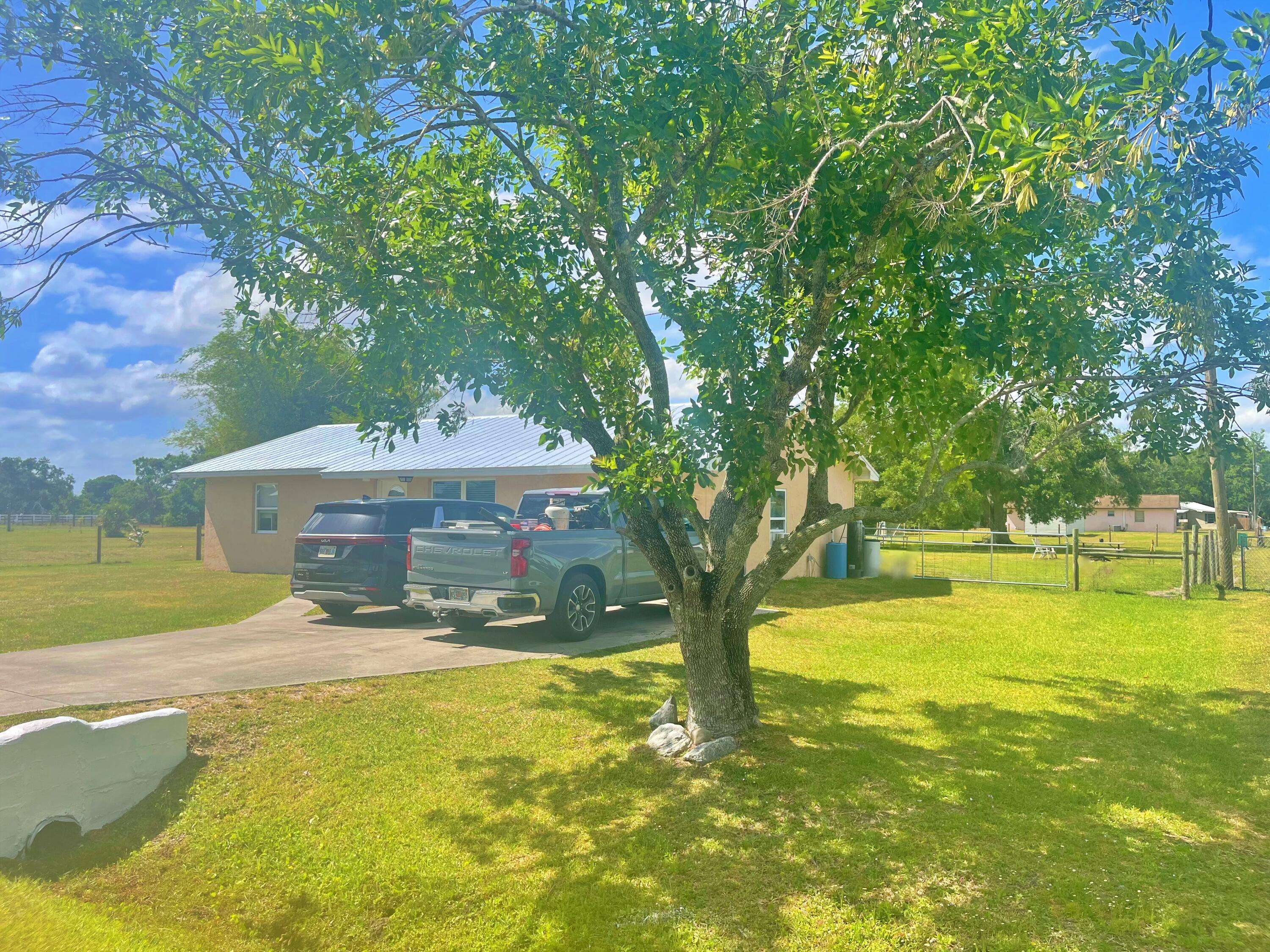 Okeechobee, FL 34972,7677 NW 90th CT