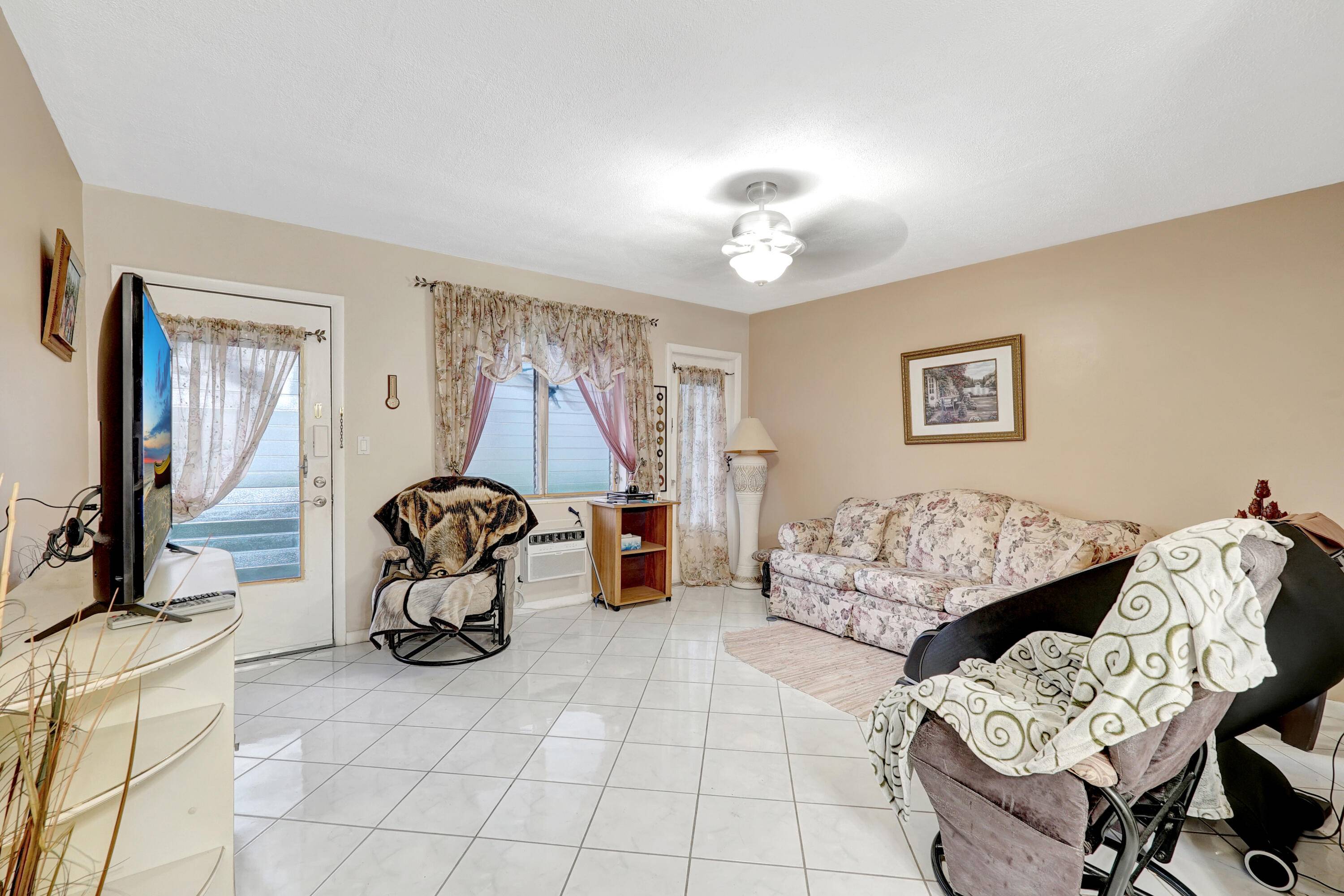 Miami, FL 33162,15610 NE NE 6th AVE 10c