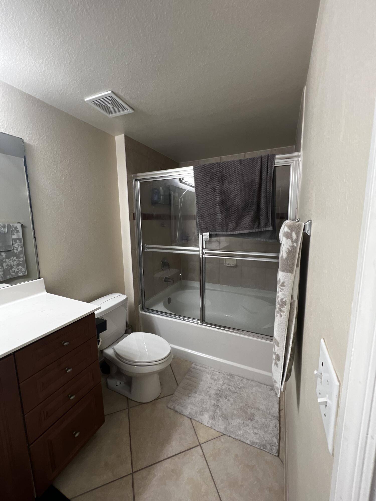 West Palm Beach, FL 33411,6386 Emerald Dunes DR 302