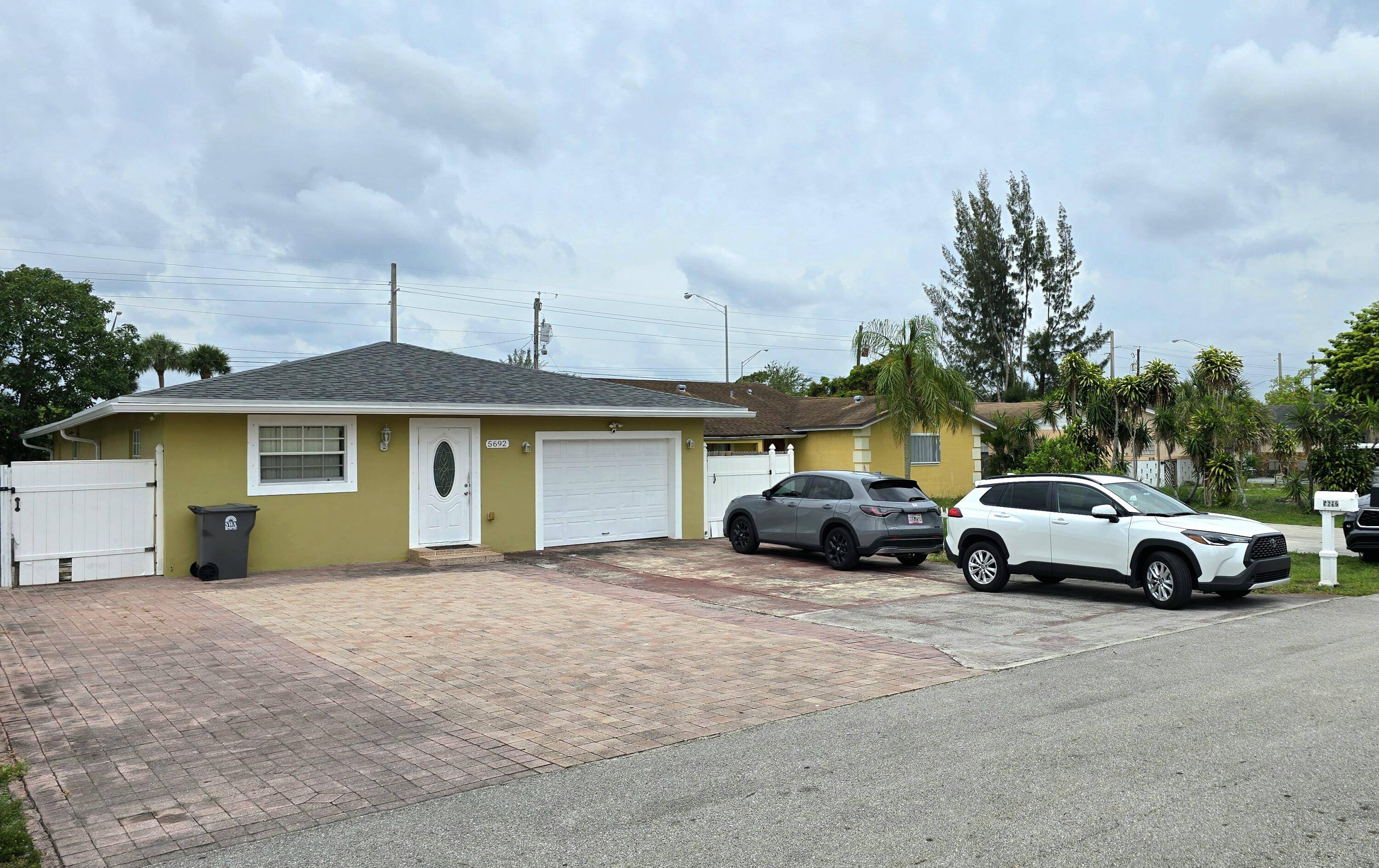 West Palm Beach, FL 33413,5692 Coconut RD