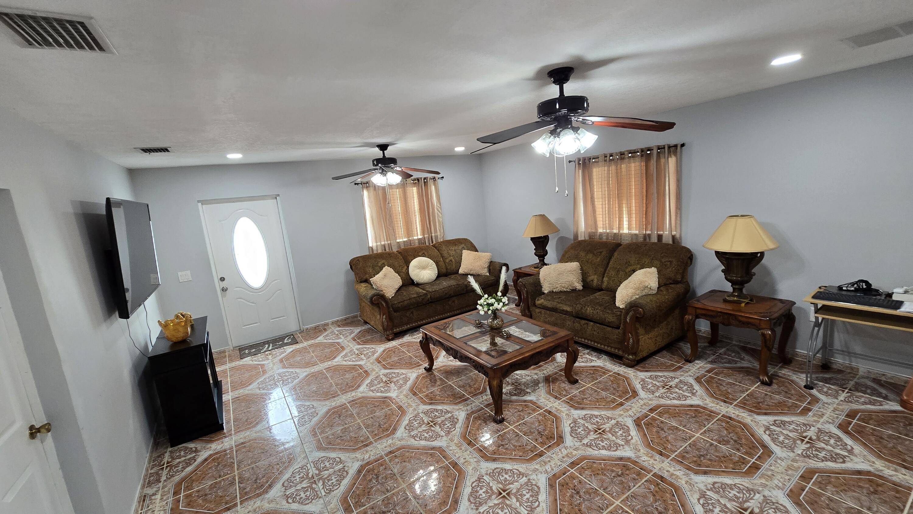 West Palm Beach, FL 33413,5692 Coconut RD