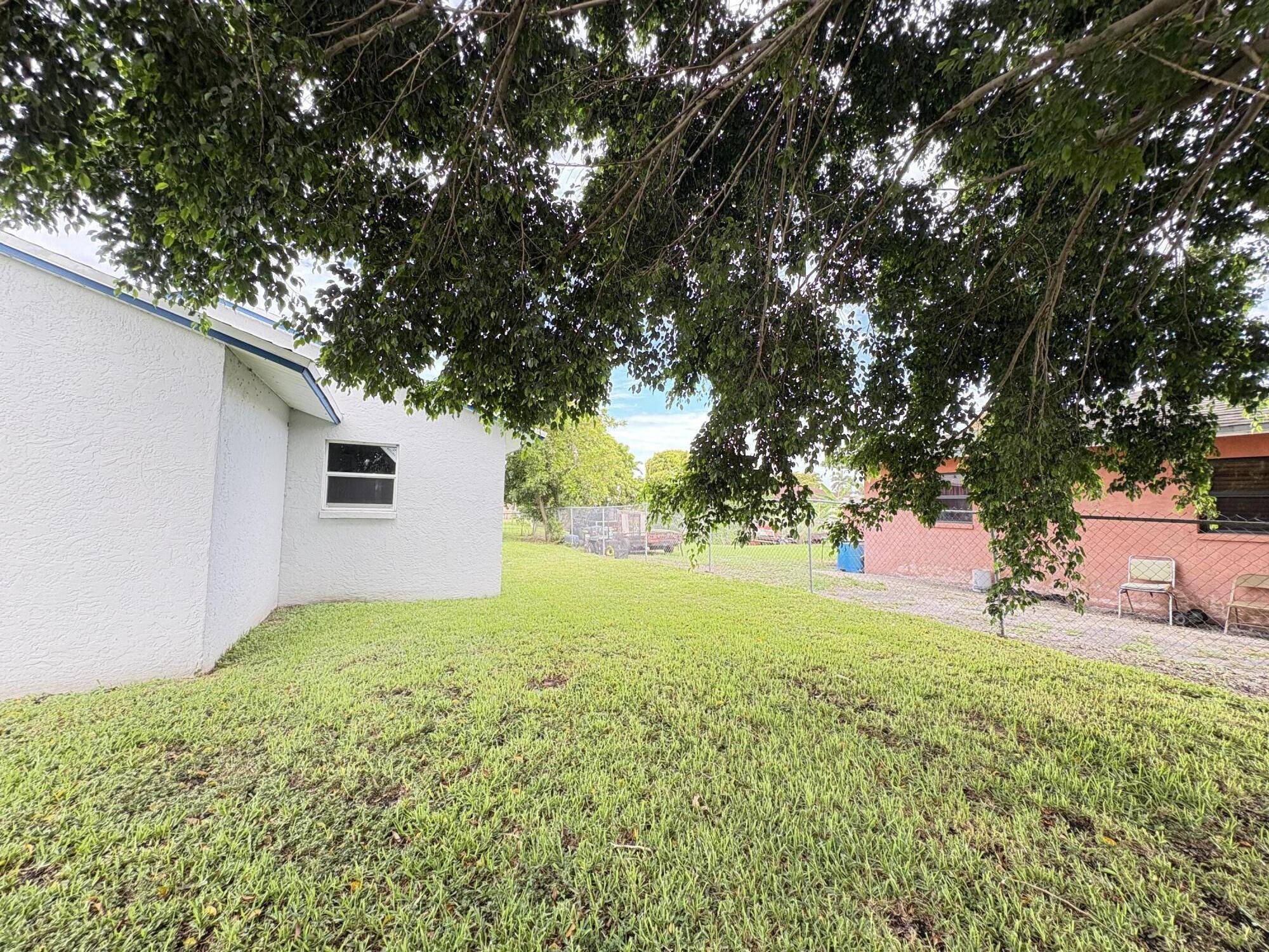 Pahokee, FL 33476,324 W W 5th Terrace TER