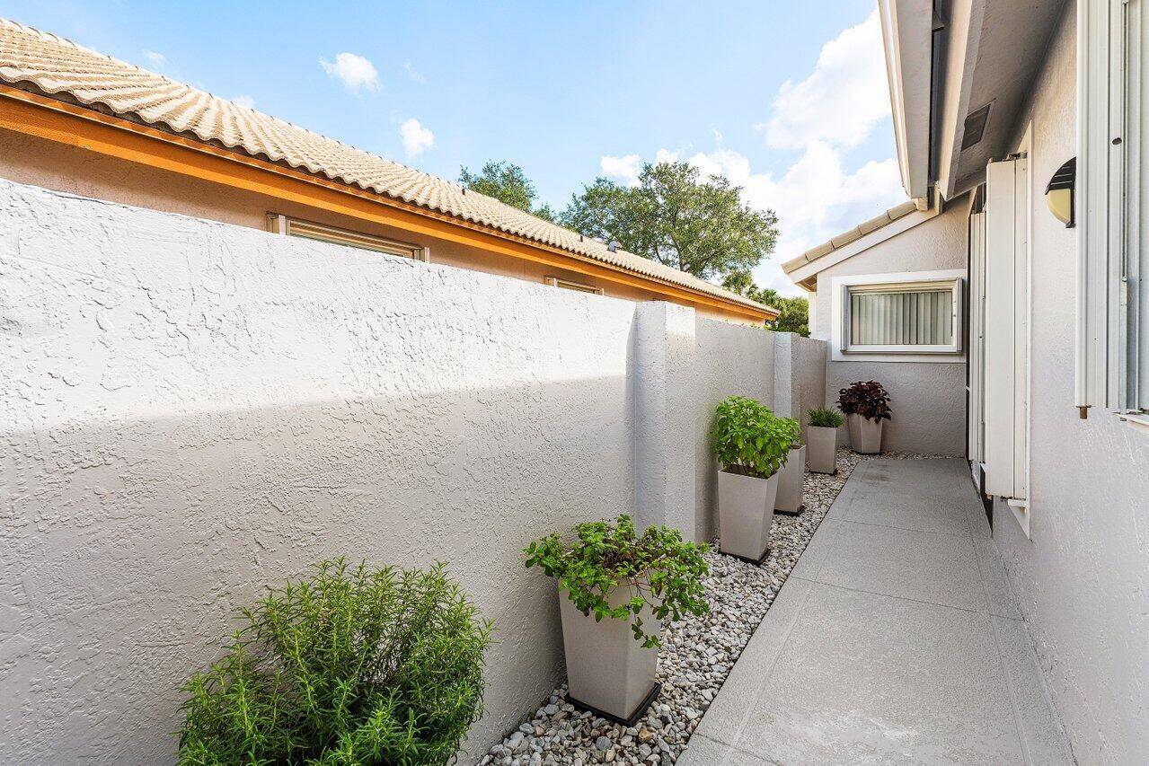 Greenacres, FL 33413,2802 Waters Edge CIR