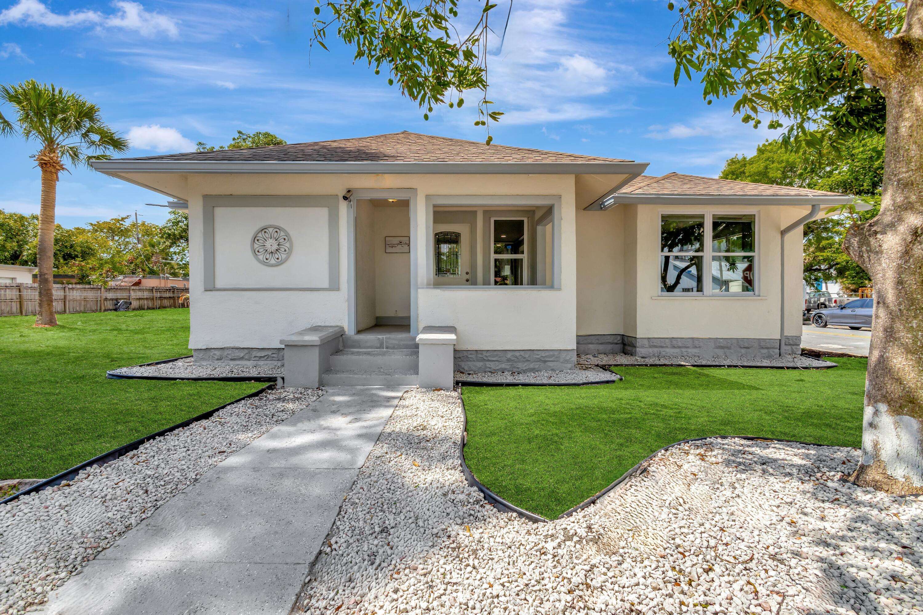 West Palm Beach, FL 33405,448 Roseland DR