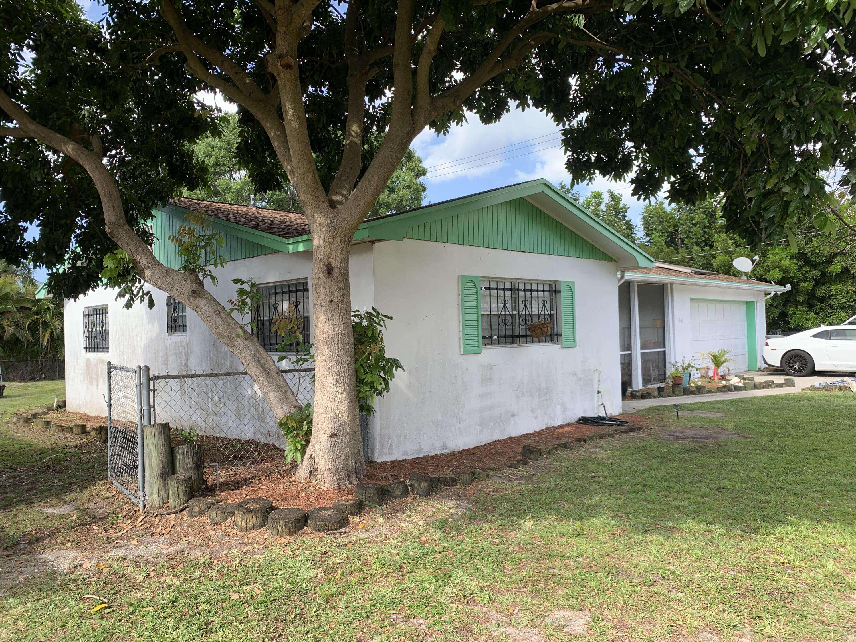 Fort Pierce, FL 34982,702 Grandview BLVD