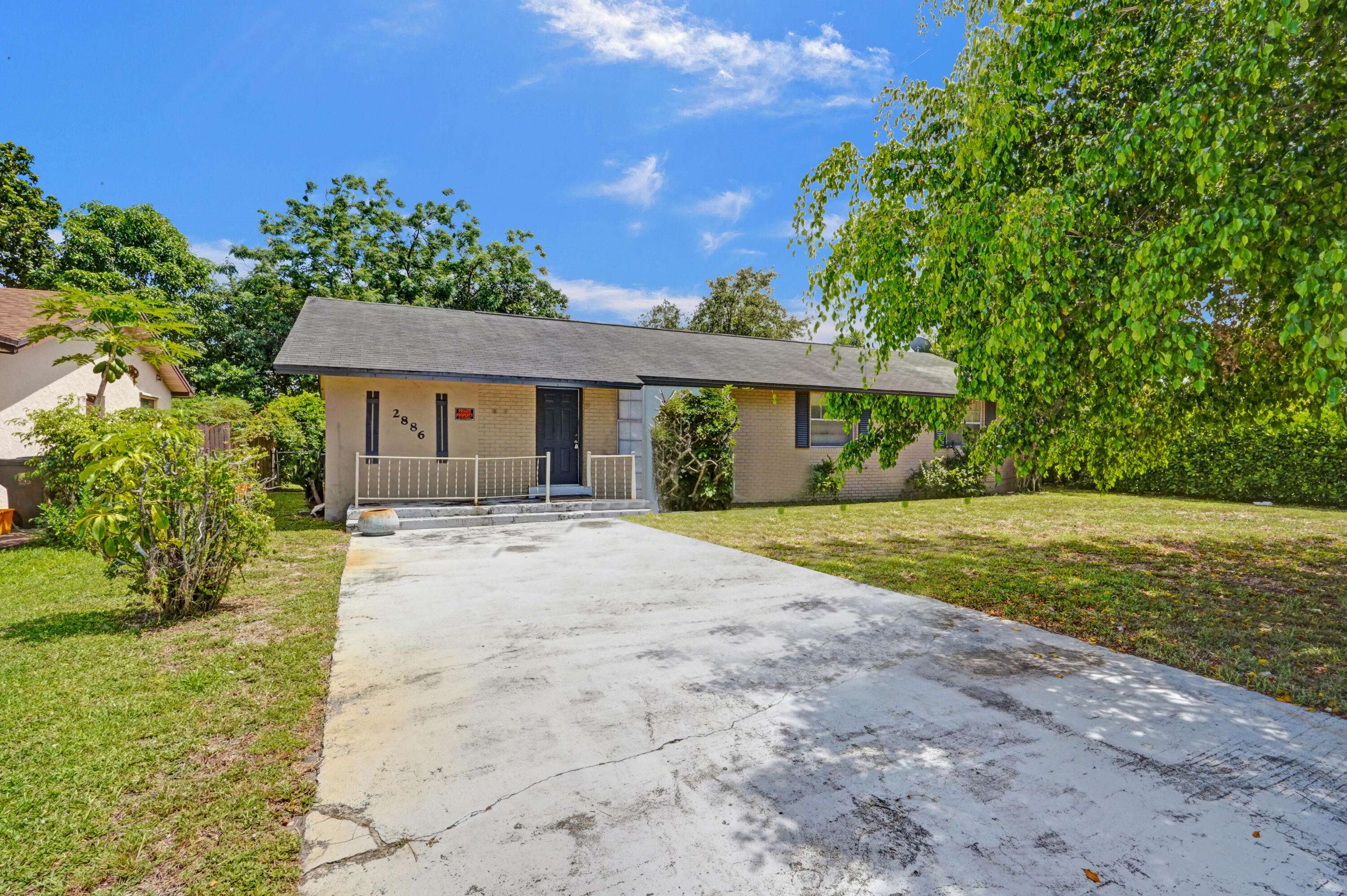 Lake Worth, FL 33462,2886 Floral RD