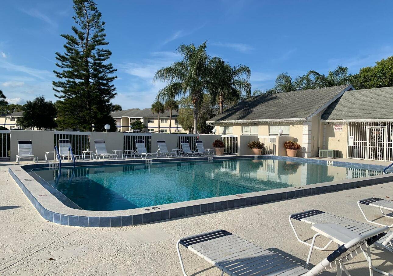 Port Saint Lucie, FL 34952,1530 SE Royal Green CIR N103
