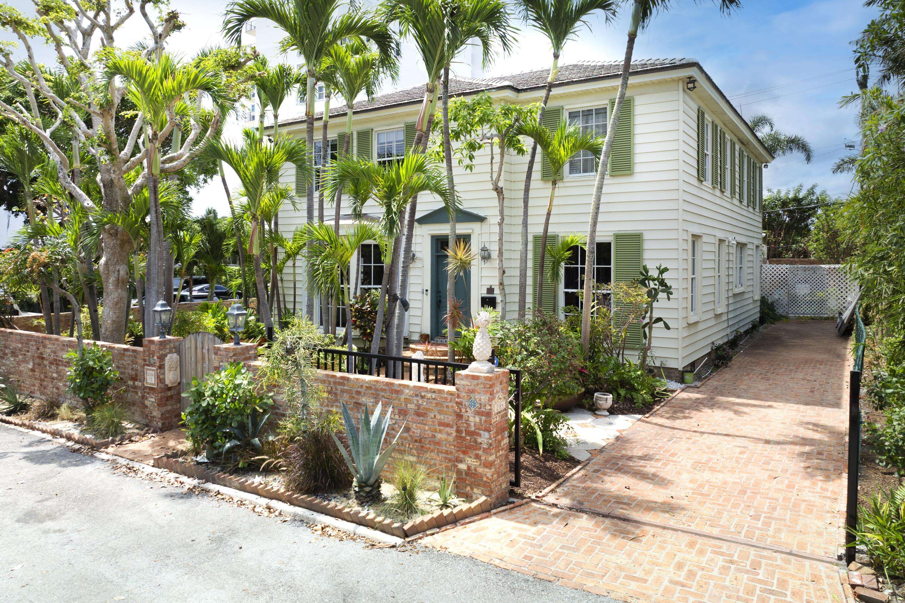 West Palm Beach, FL 33401,284 Queens CT