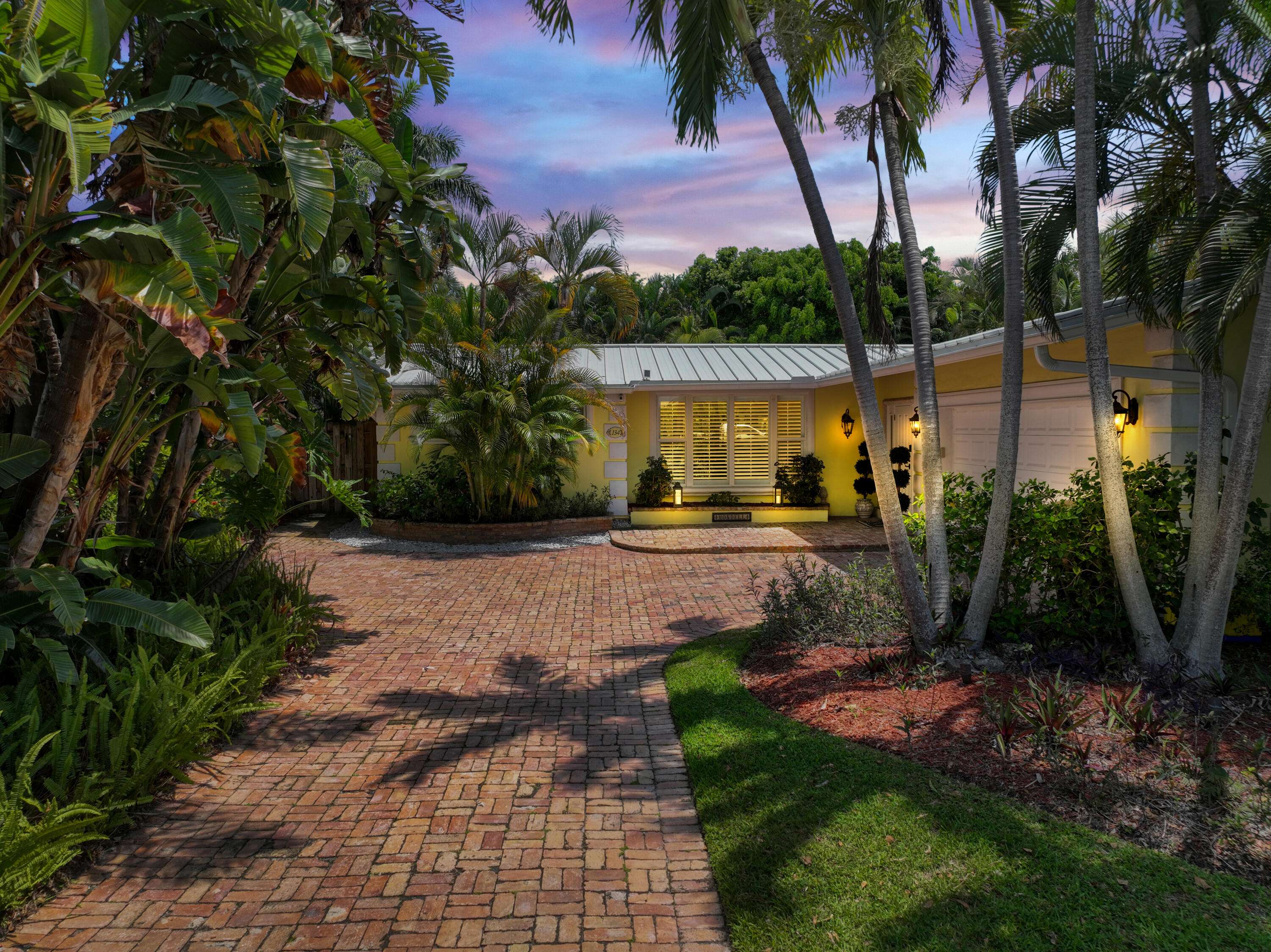 West Palm Beach, FL 33405,134 N Worth CT