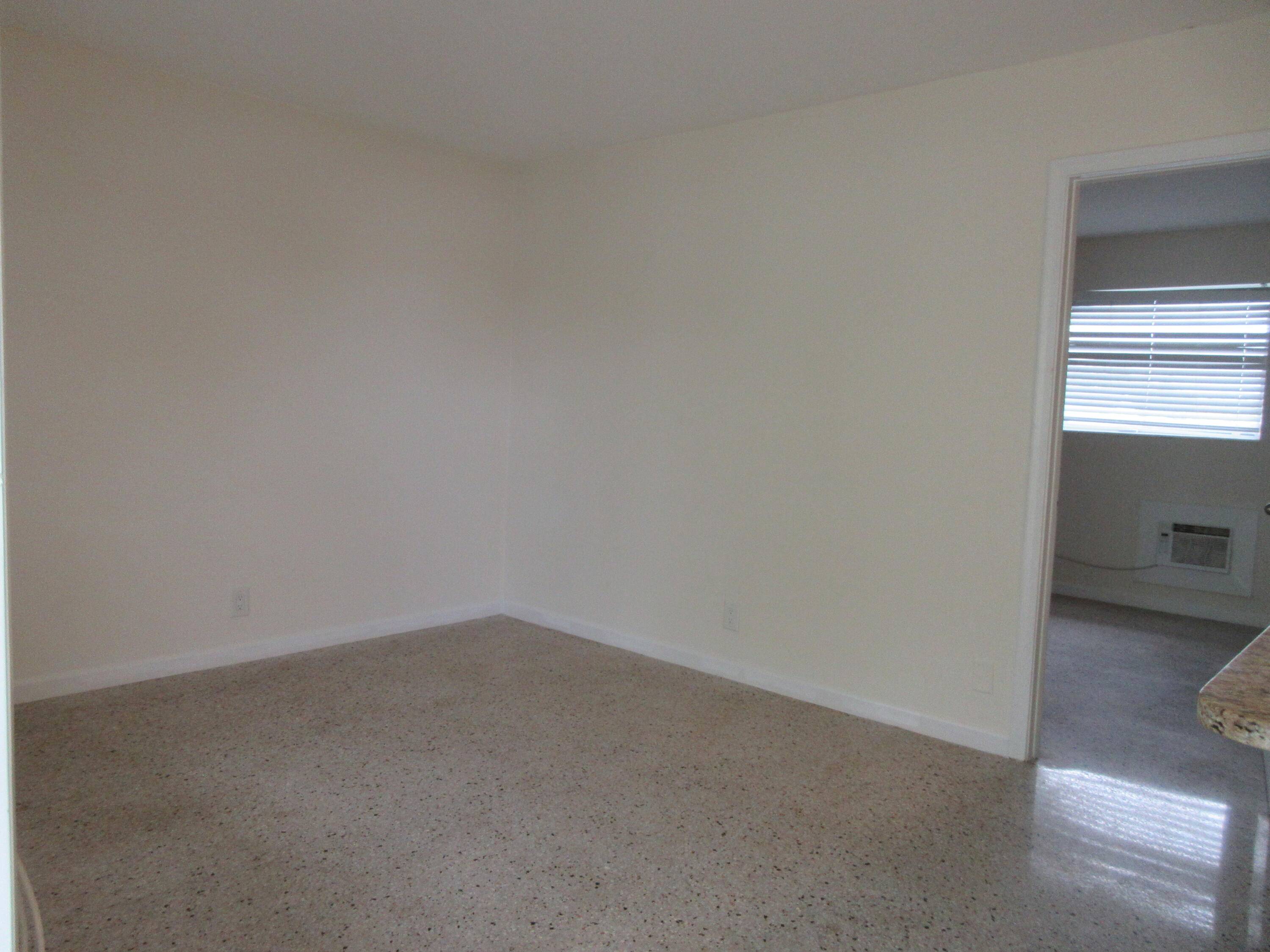 Lake Worth, FL 33460,1122 N H ST 16