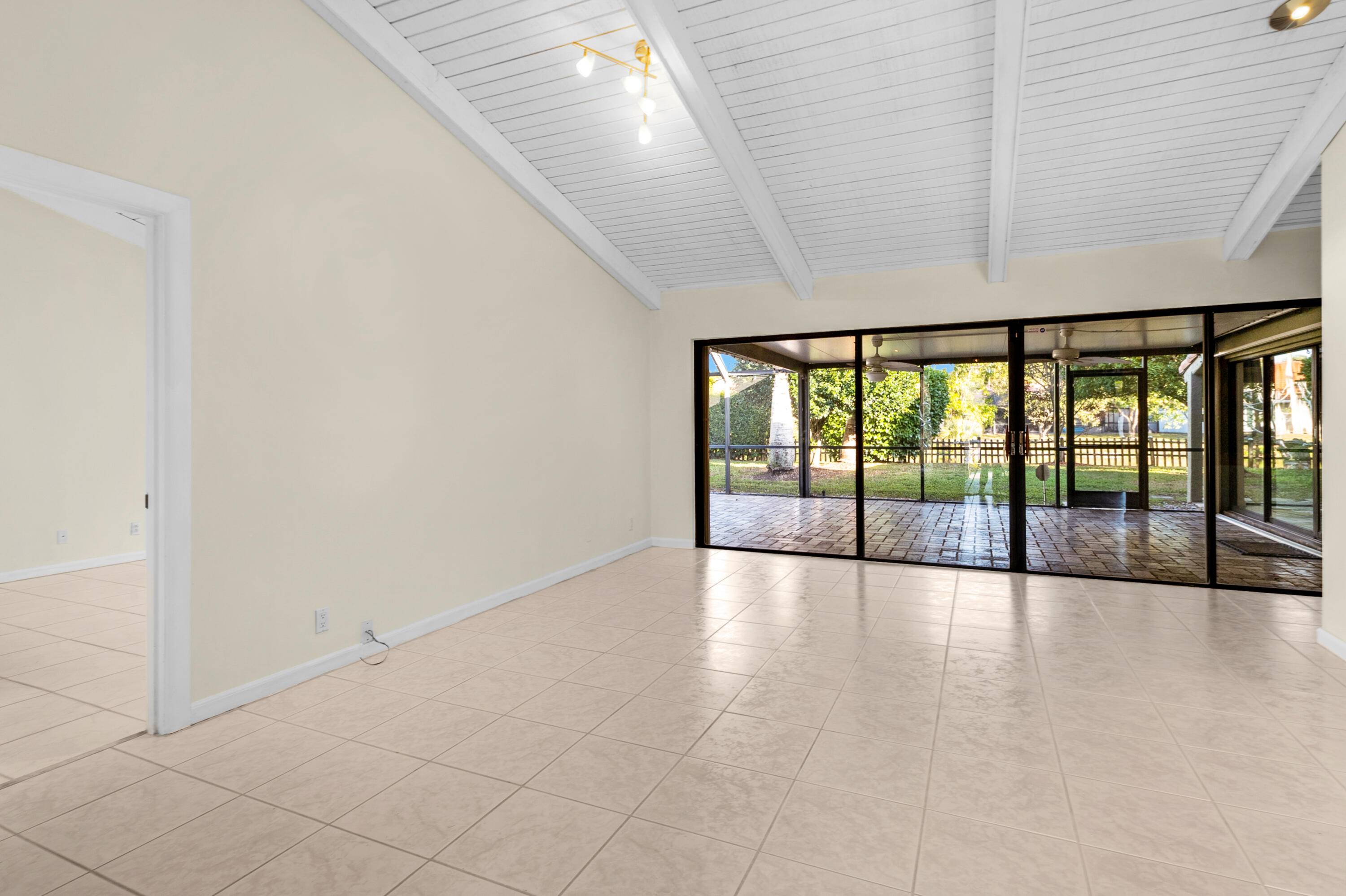 Boca Raton, FL 33433,21094 N Escondido WAY