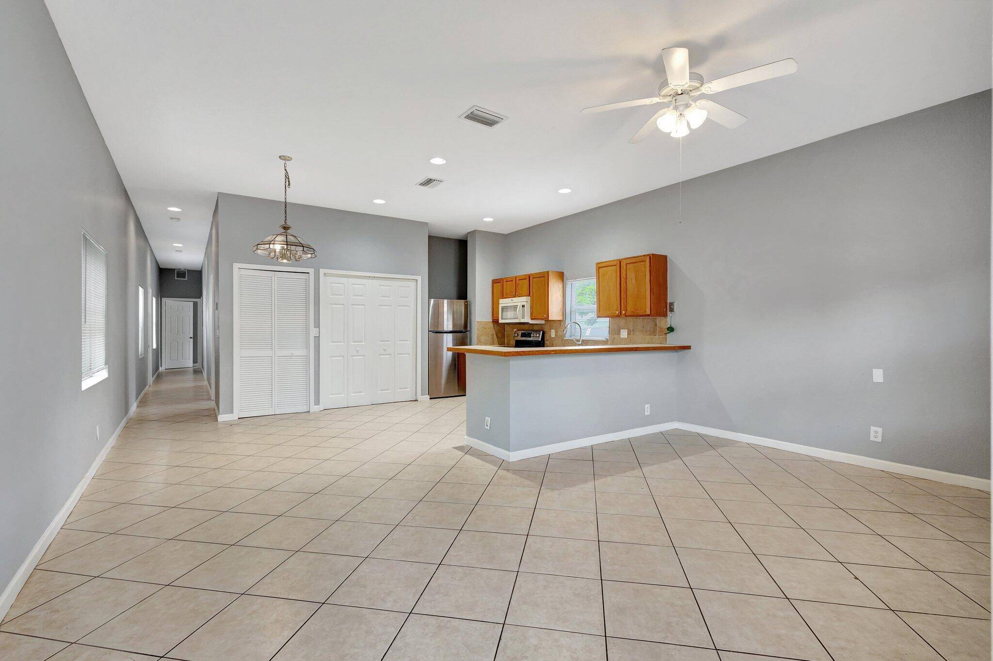 Lake Worth Beach, FL 33460,332 S E ST