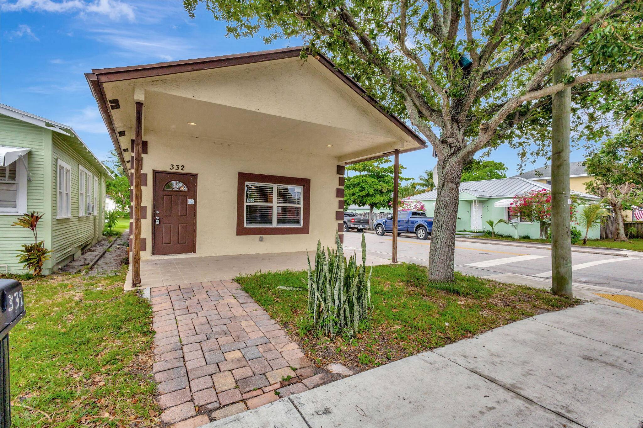 Lake Worth Beach, FL 33460,332 S E ST