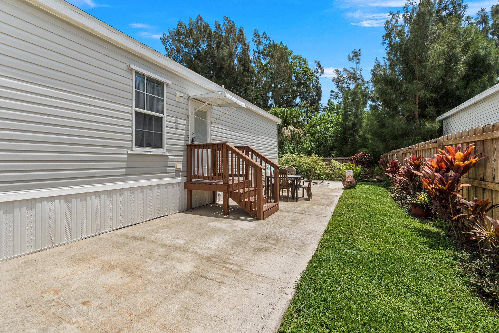 Hobe Sound, FL 33455,8011 SE Skylark AVE