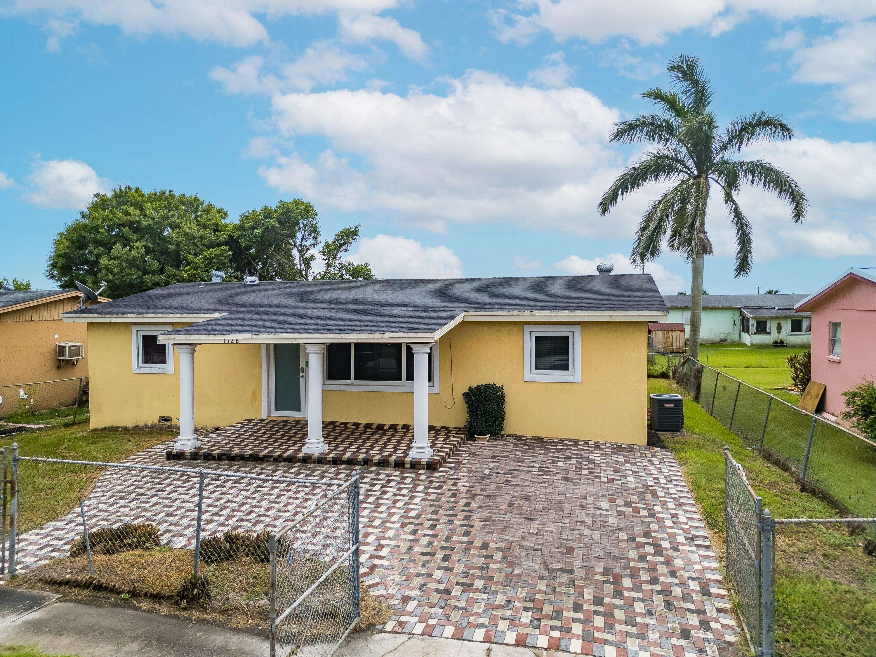 Pahokee, FL 33476,1528 Singletary AVE