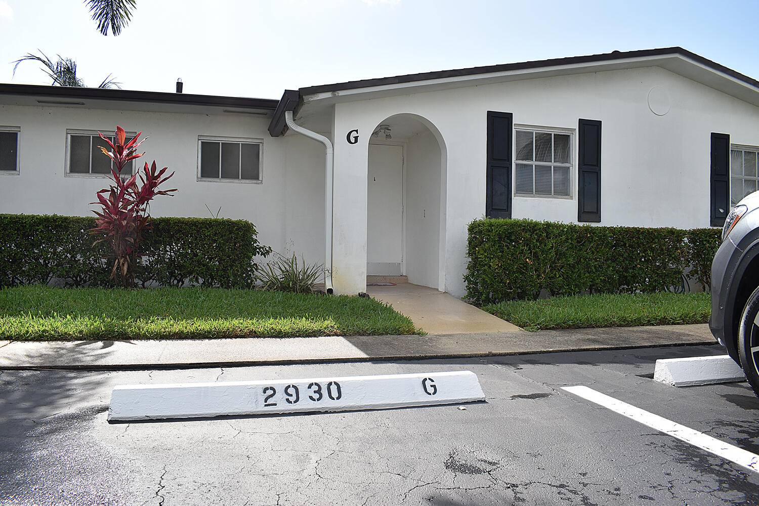 West Palm Beach, FL 33415,2930 E Crosley DR G