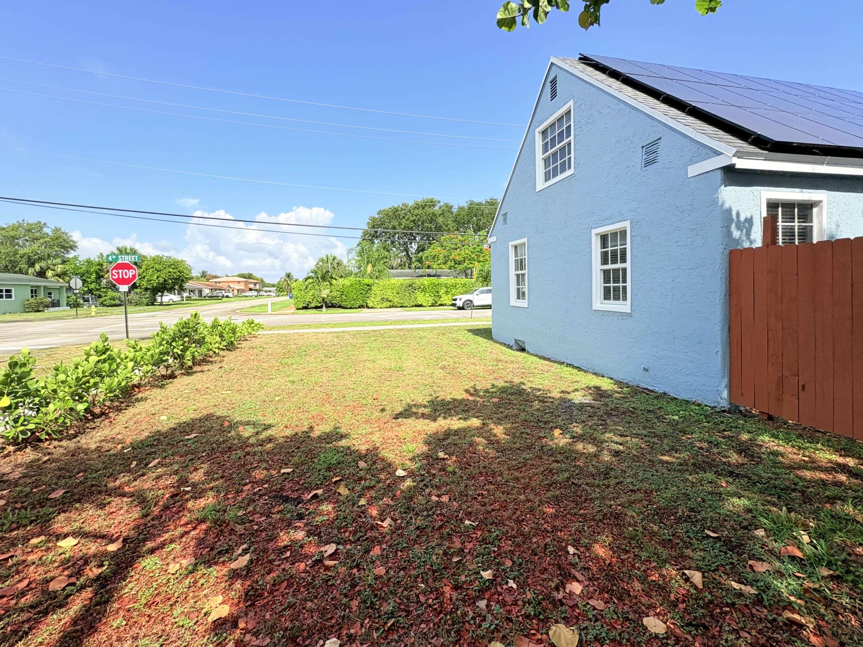 Lake Park, FL 33403,307 4th ST