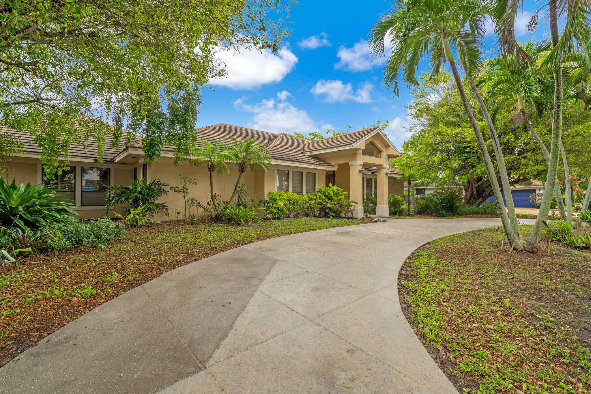 West Palm Beach, FL 33401,2311 Embassy DR