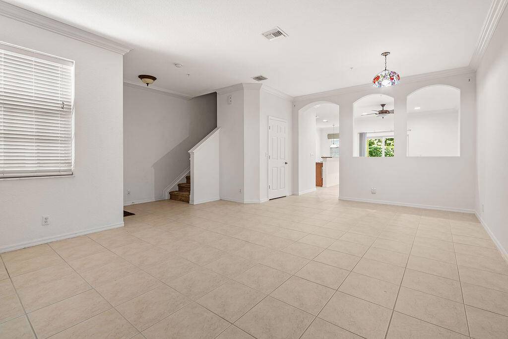 Tequesta, FL 33469,152 Village BLVD G