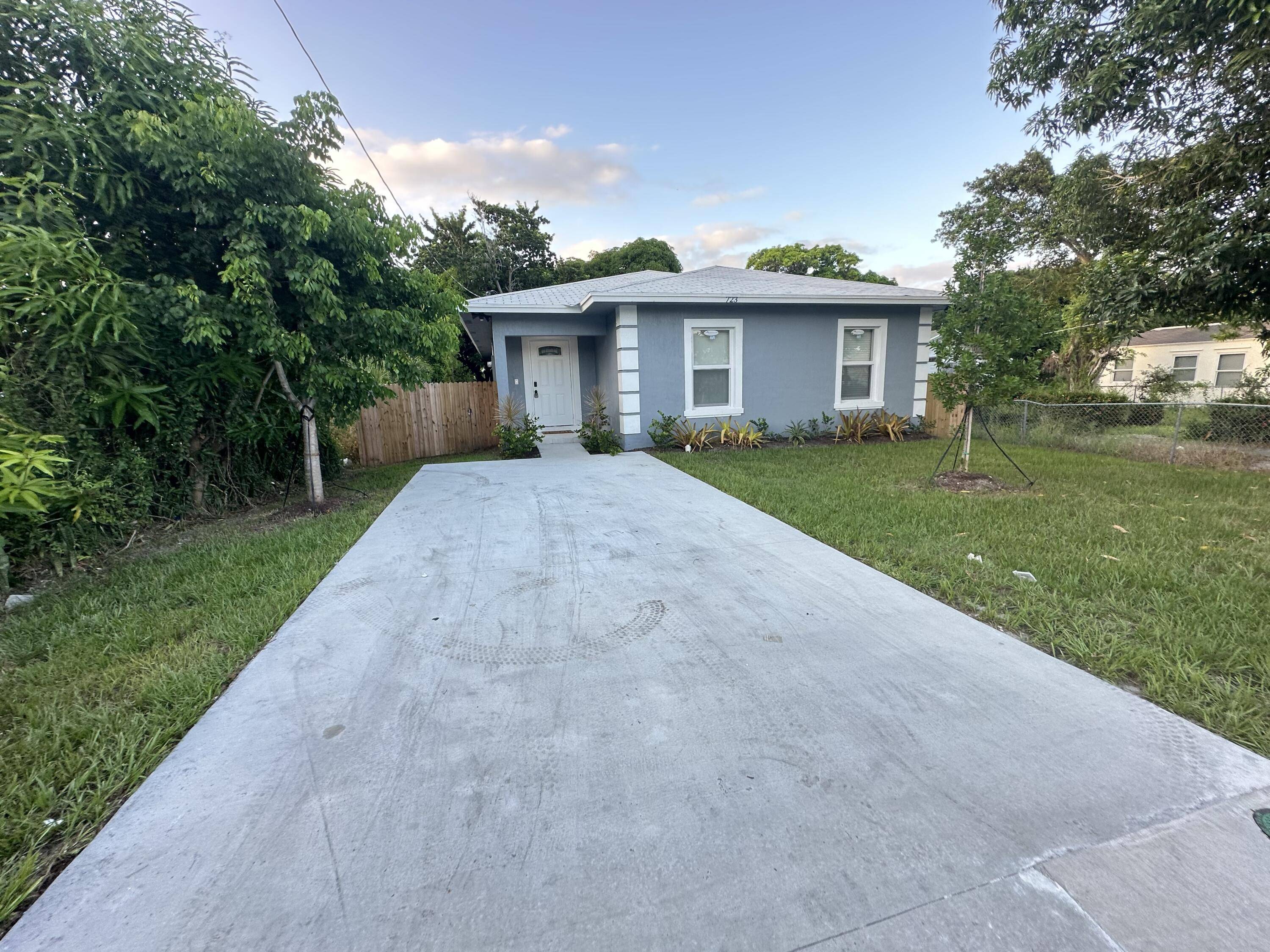 West Palm Beach, FL 33407,723 20th ST