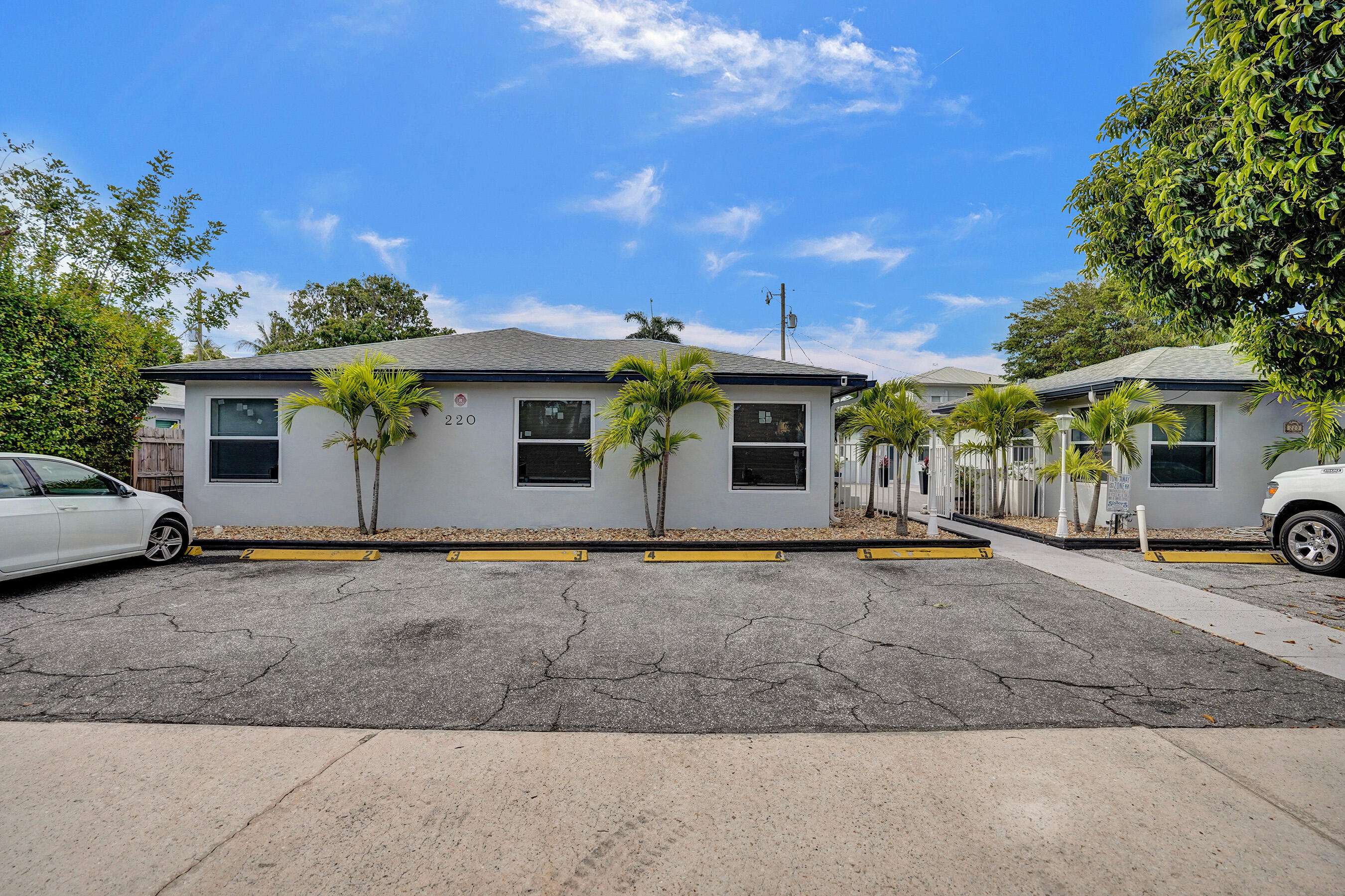 West Palm Beach, FL 33405,220 Walton BLVD