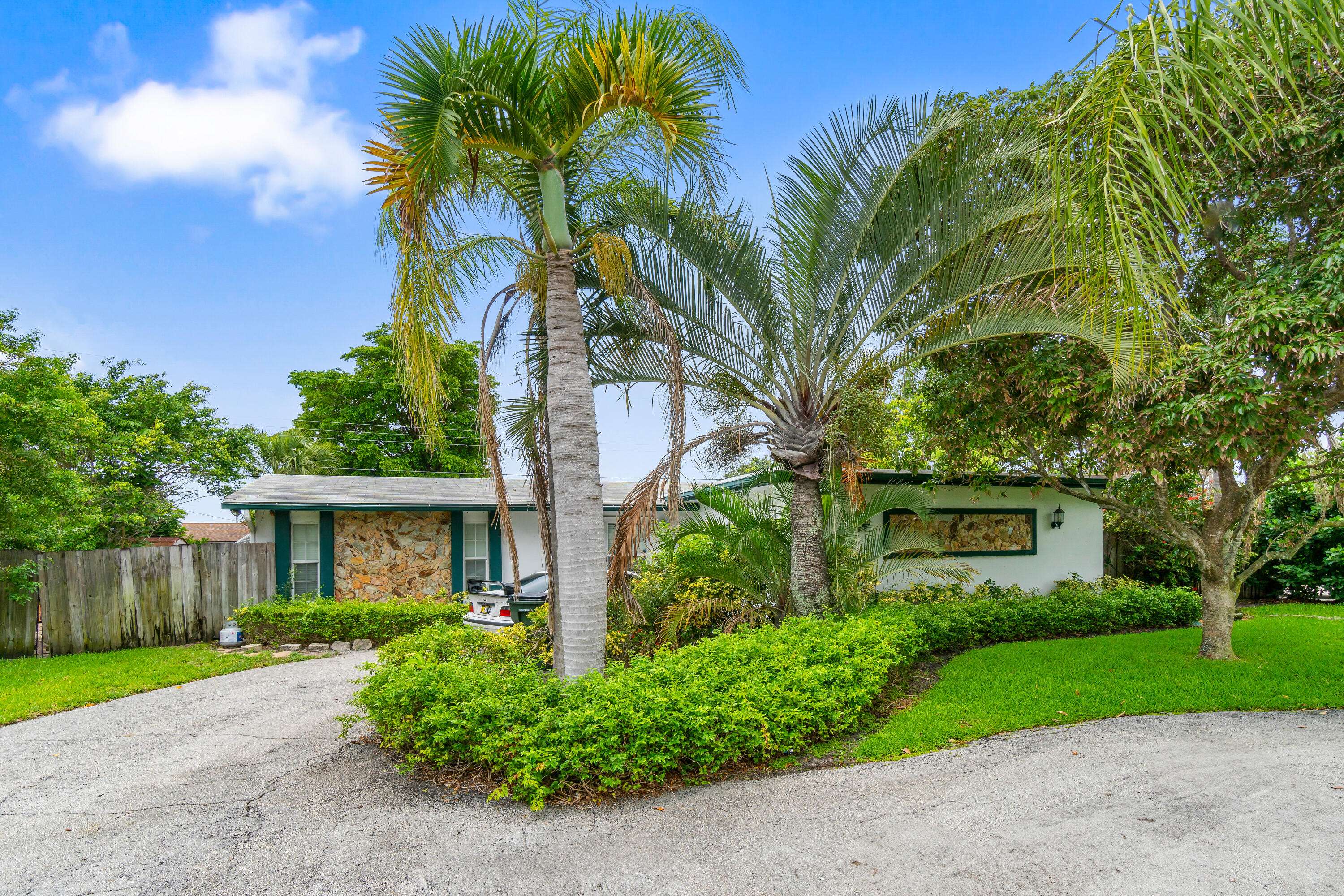 Delray Beach, FL 33444,522 Jaeger DR