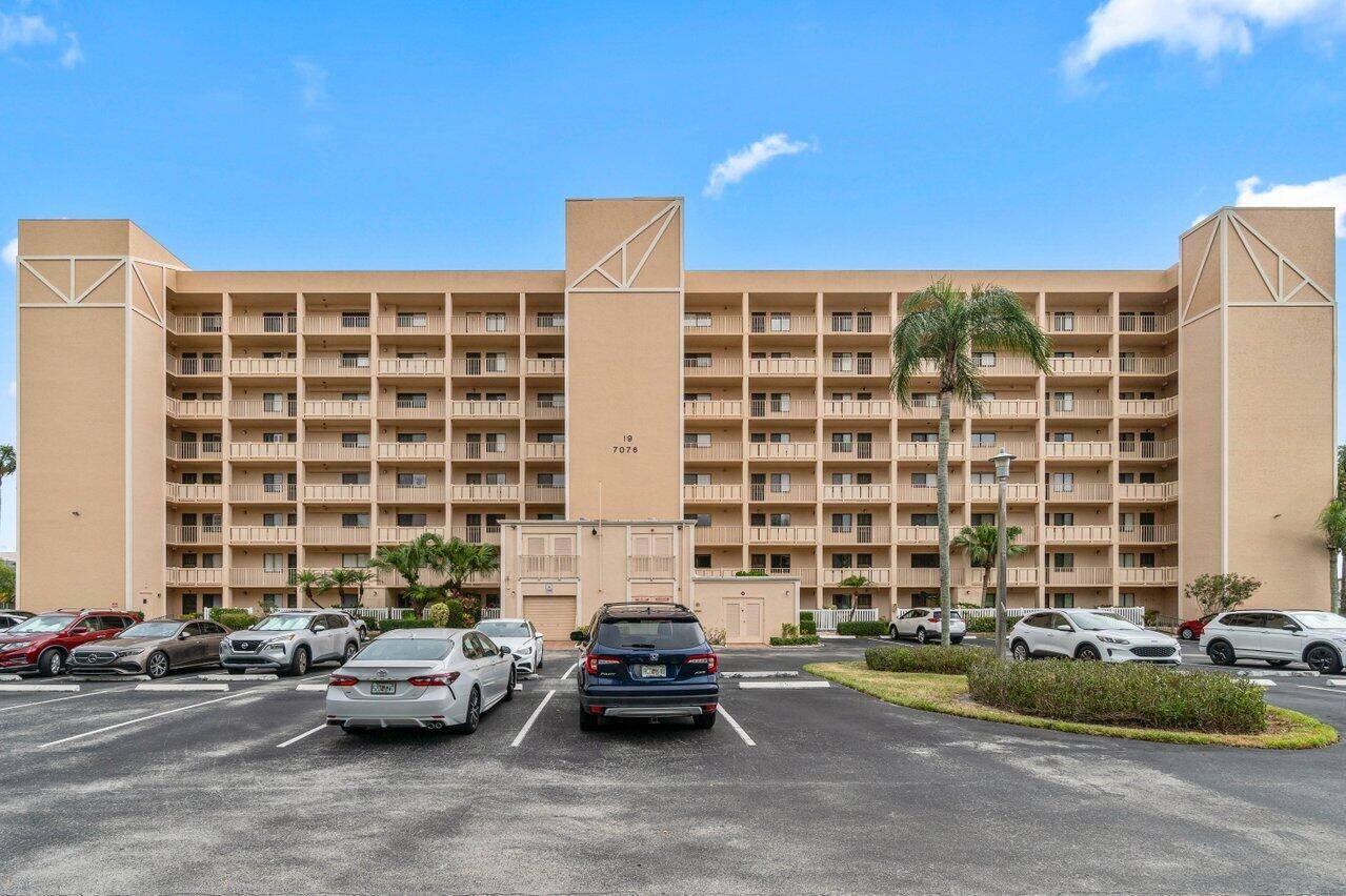 Delray Beach, FL 33446,7076 Huntington LN 206