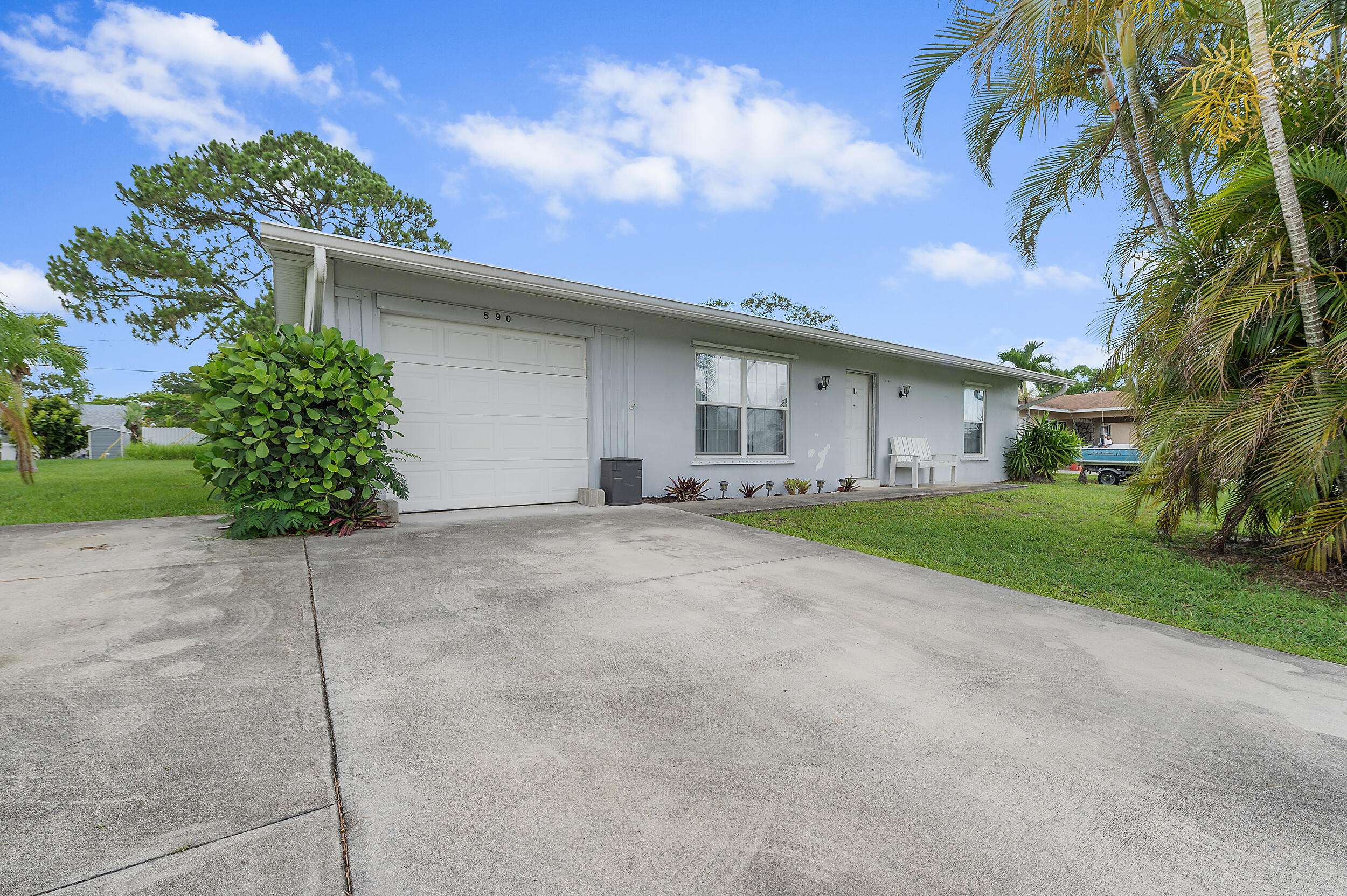 Port Saint Lucie, FL 34983,590 SE Anchor LN