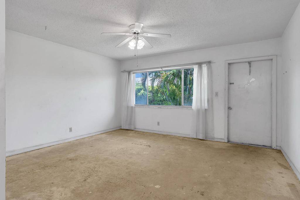 Lake Worth Beach, FL 33461,2480 Lake Osborne DR 104