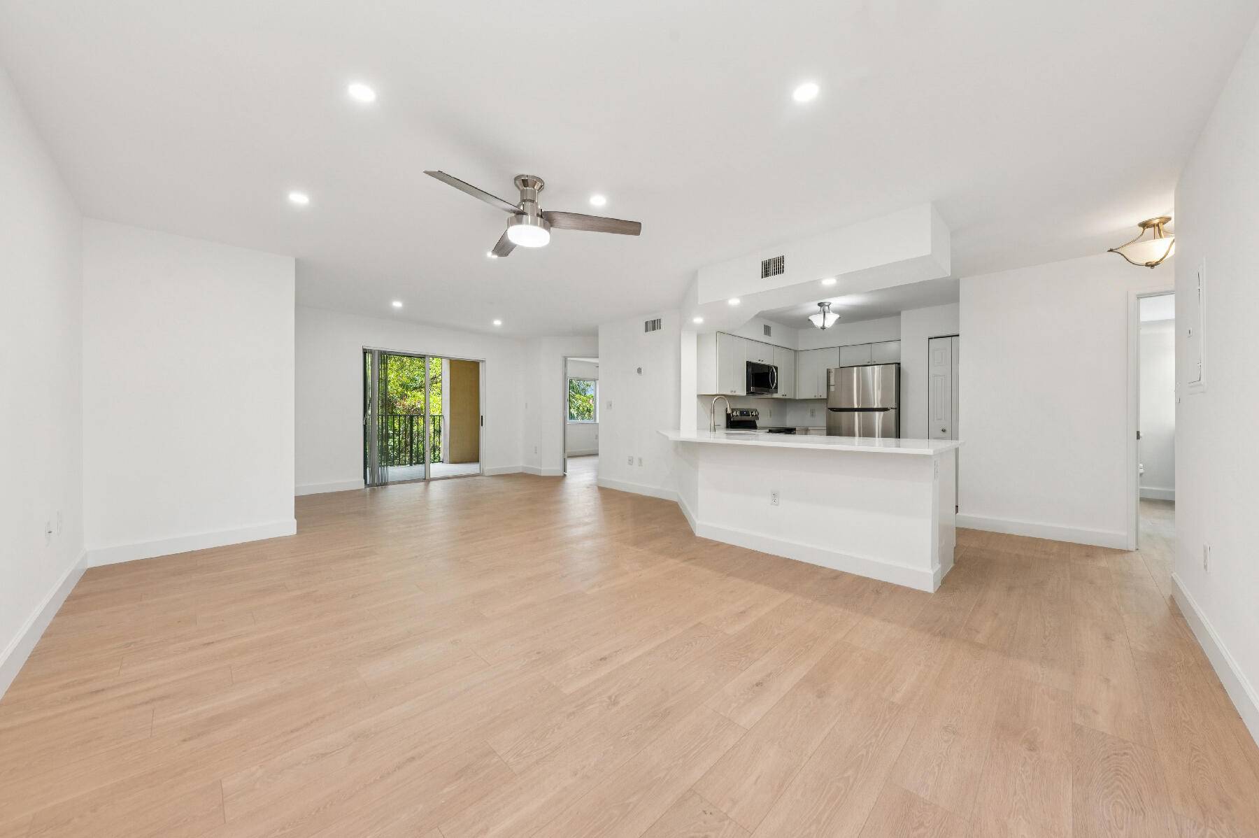 Hypoluxo, FL 33462,400 Scotia DR 303