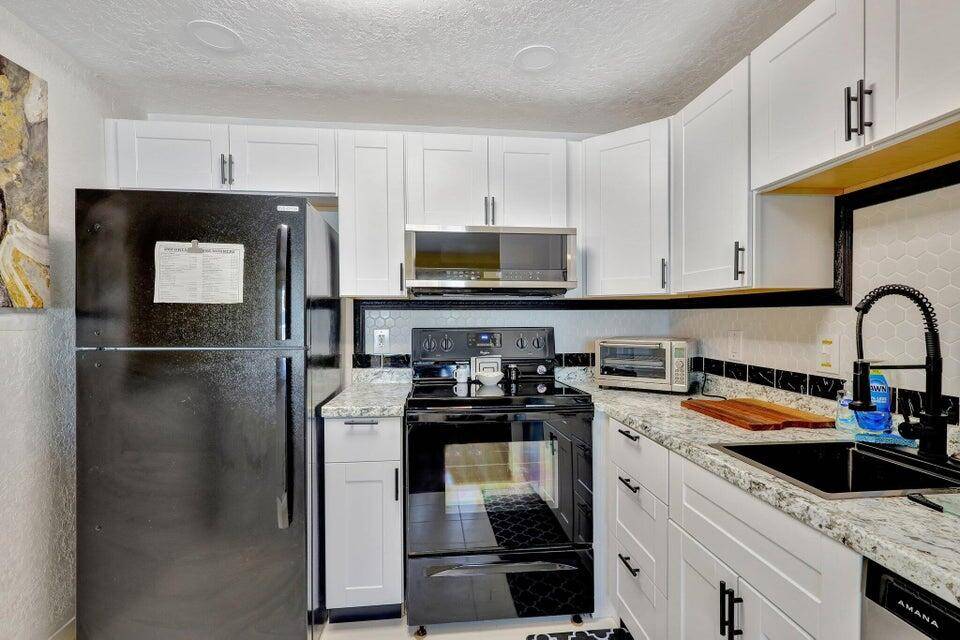 Delray Beach, FL 33446,278 Monaco WAY F