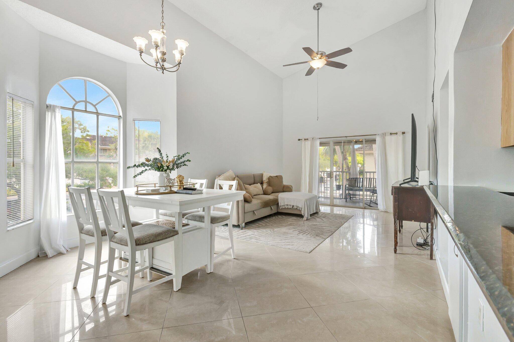 West Palm Beach, FL 33409,20201 Glenmoor DR 20201