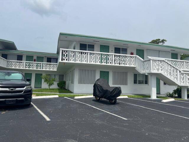 Lake Worth, FL 33461,2004 Lake Osborne 7 DR 7