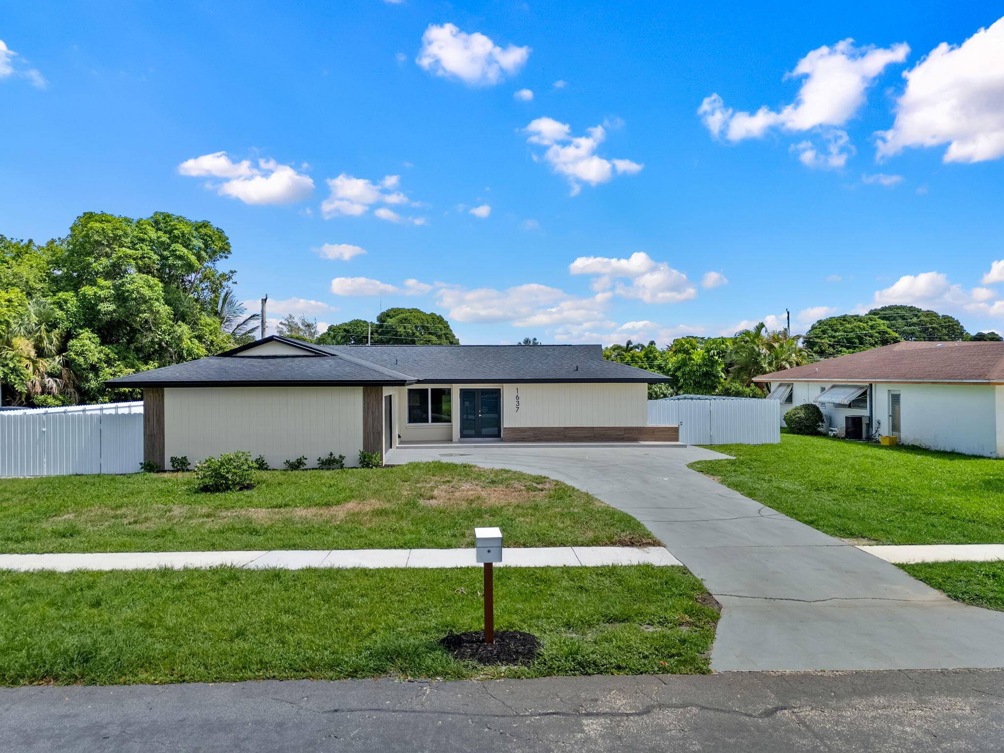 West Palm Beach, FL 33407,1637 40th ST