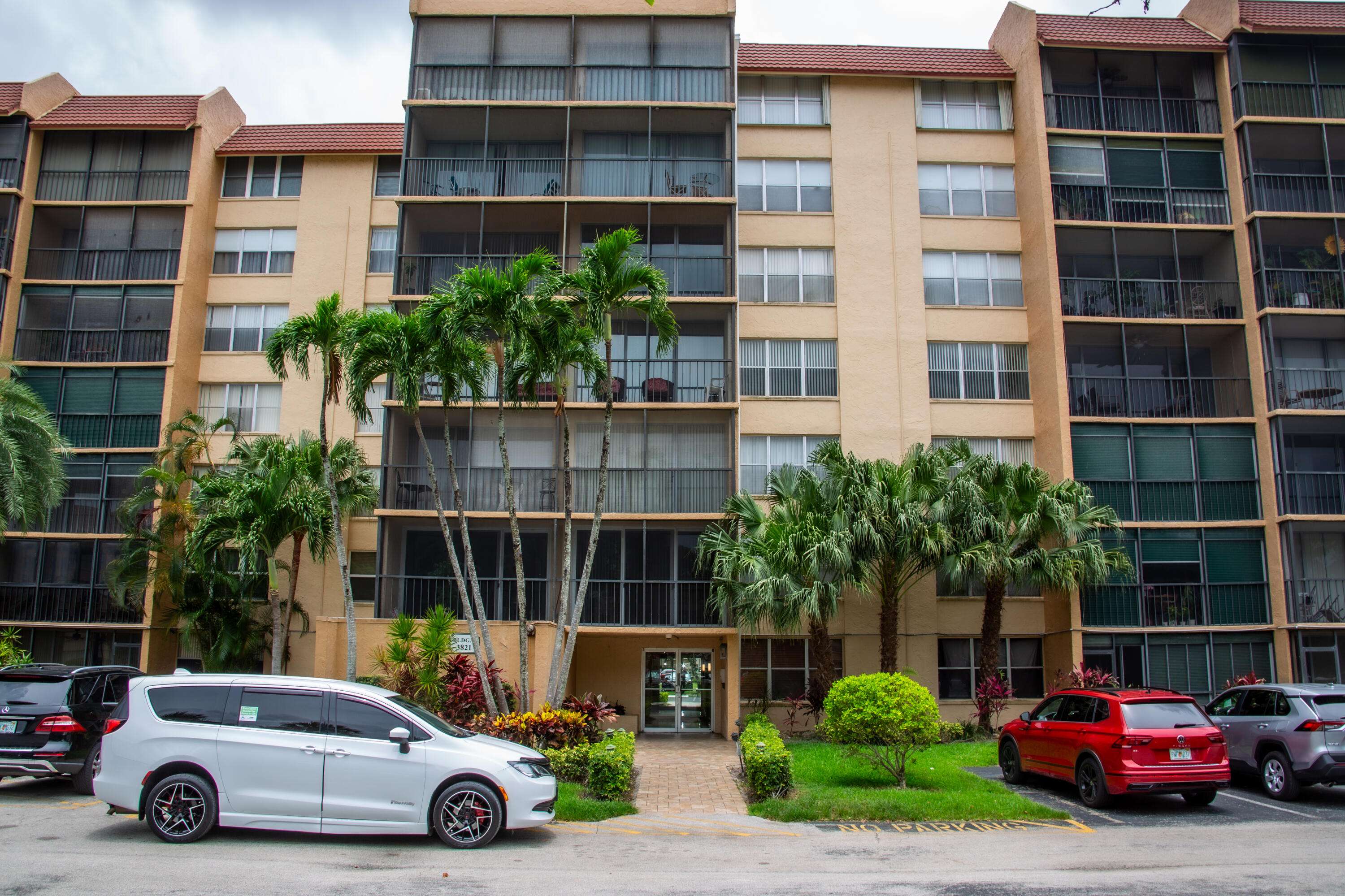 Lauderhill, FL 33319,3821 Environ BLVD 203