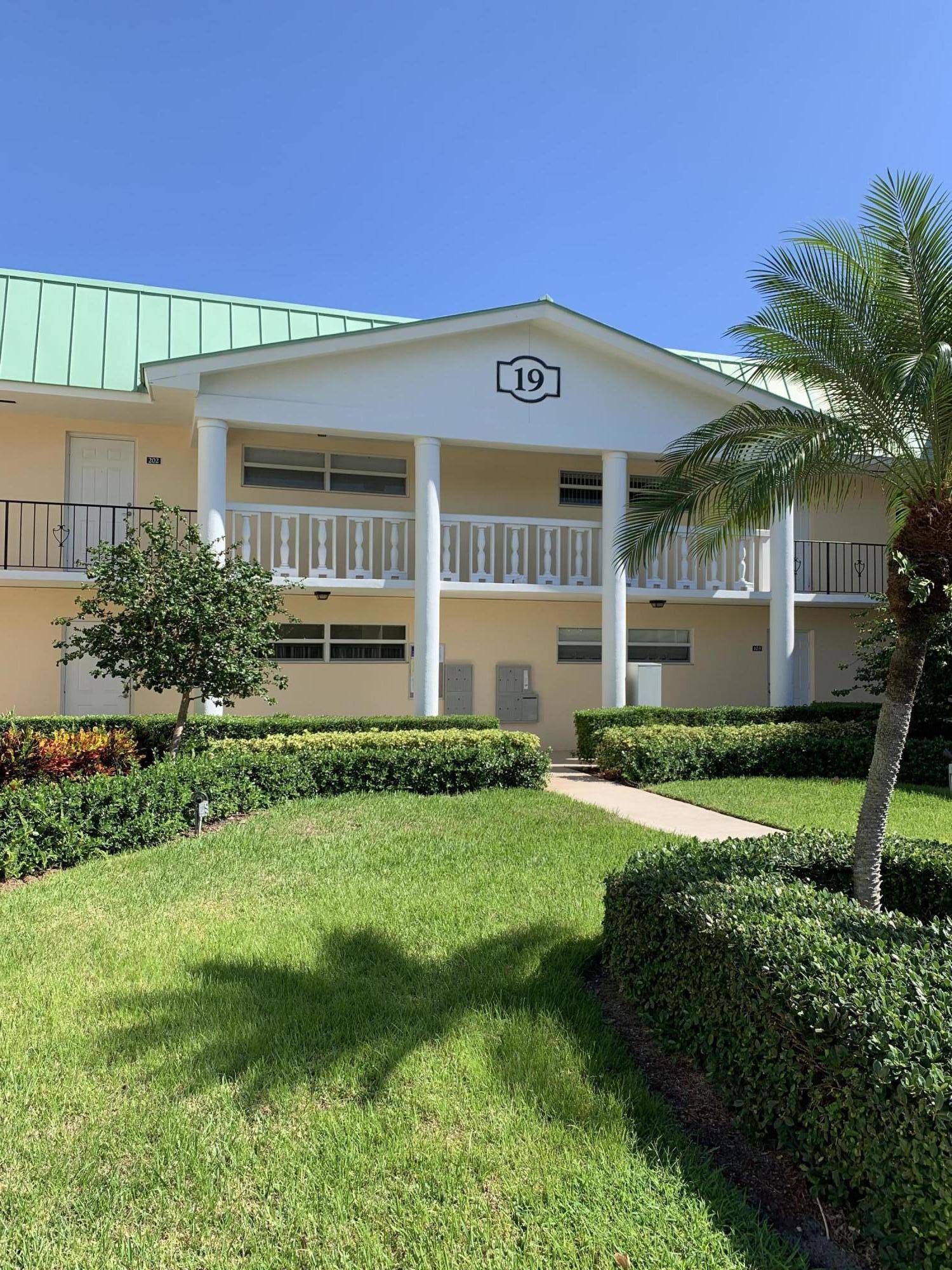 Boynton Beach, FL 33435,19 Colonial Club DR 202