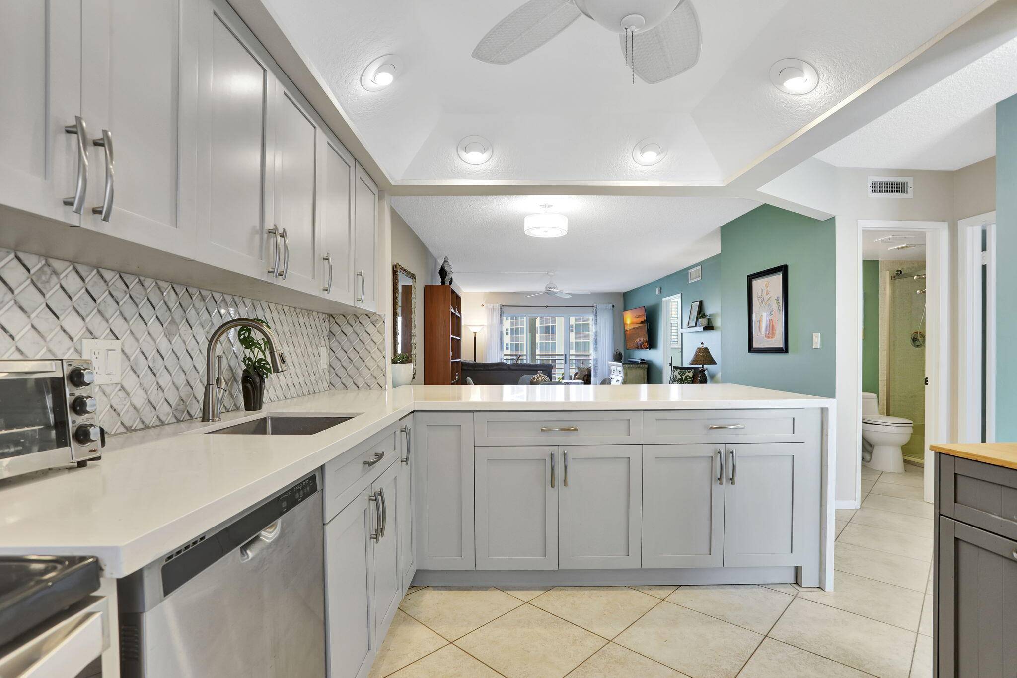 Pompano Beach, FL 33062,2731 NE 14th Street CSWY Apt 702