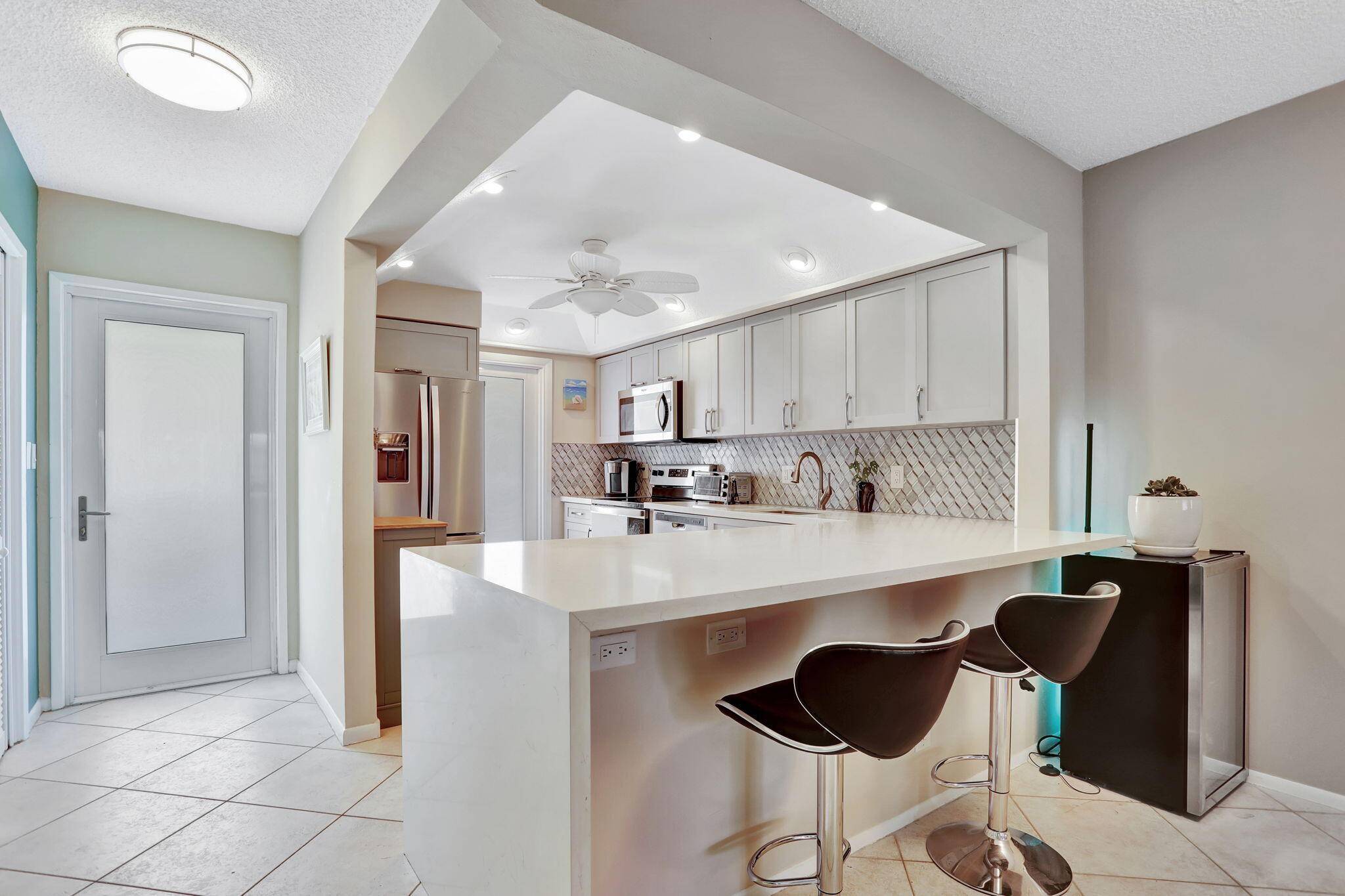Pompano Beach, FL 33062,2731 NE 14th Street CSWY Apt 702