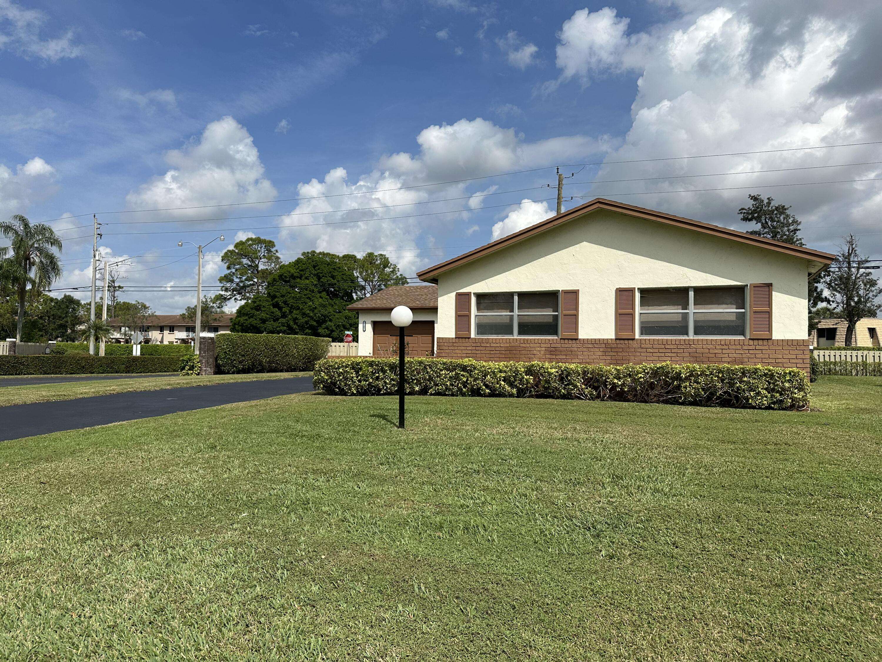 Greenacres, FL 33463,6101 Rainbow CIR