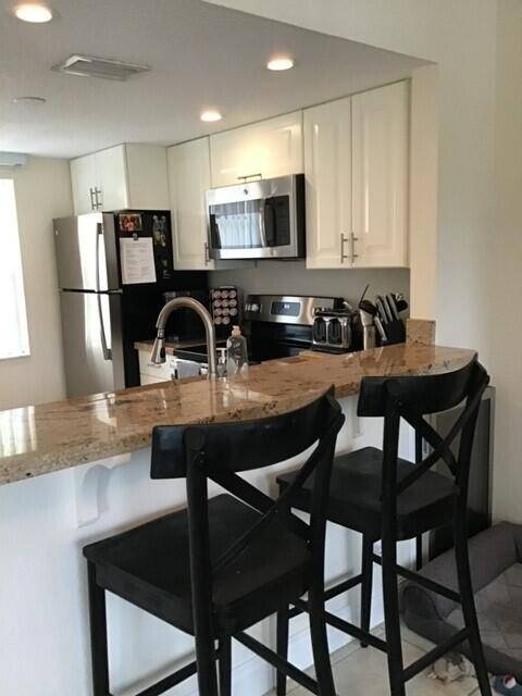 Lake Park, FL 33403,1040 Lake Shore DR 105