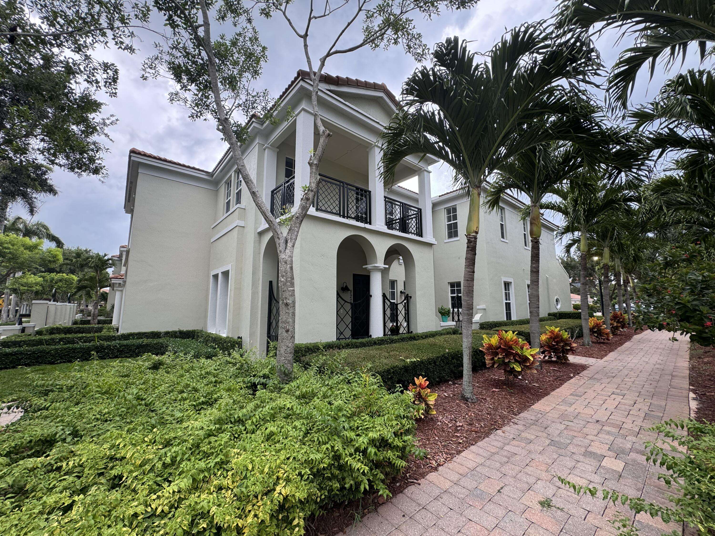 Boca Raton, FL 33487,8209 NW 8th WAY