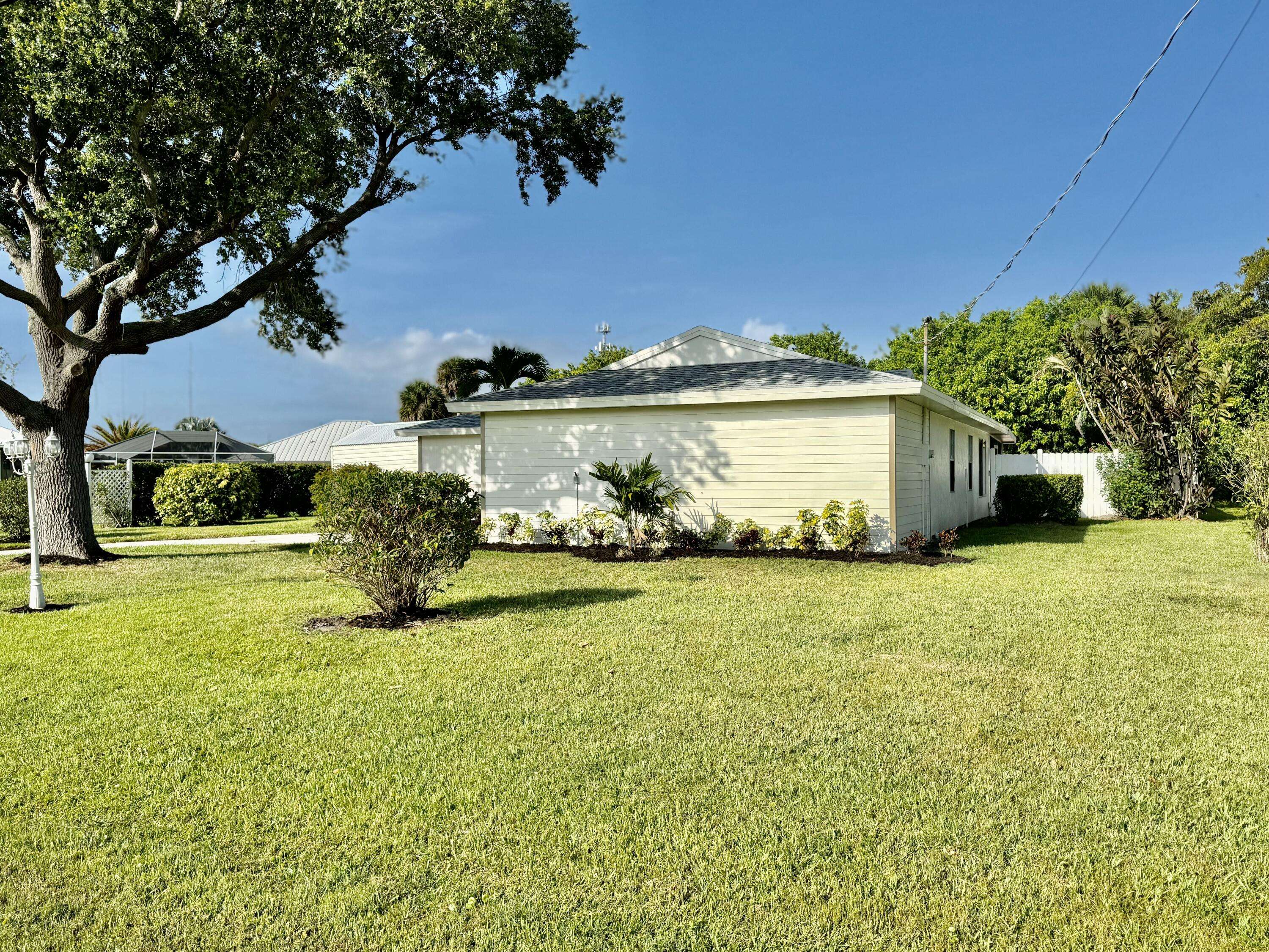 Vero Beach, FL 32962,2143 SE 4th CT