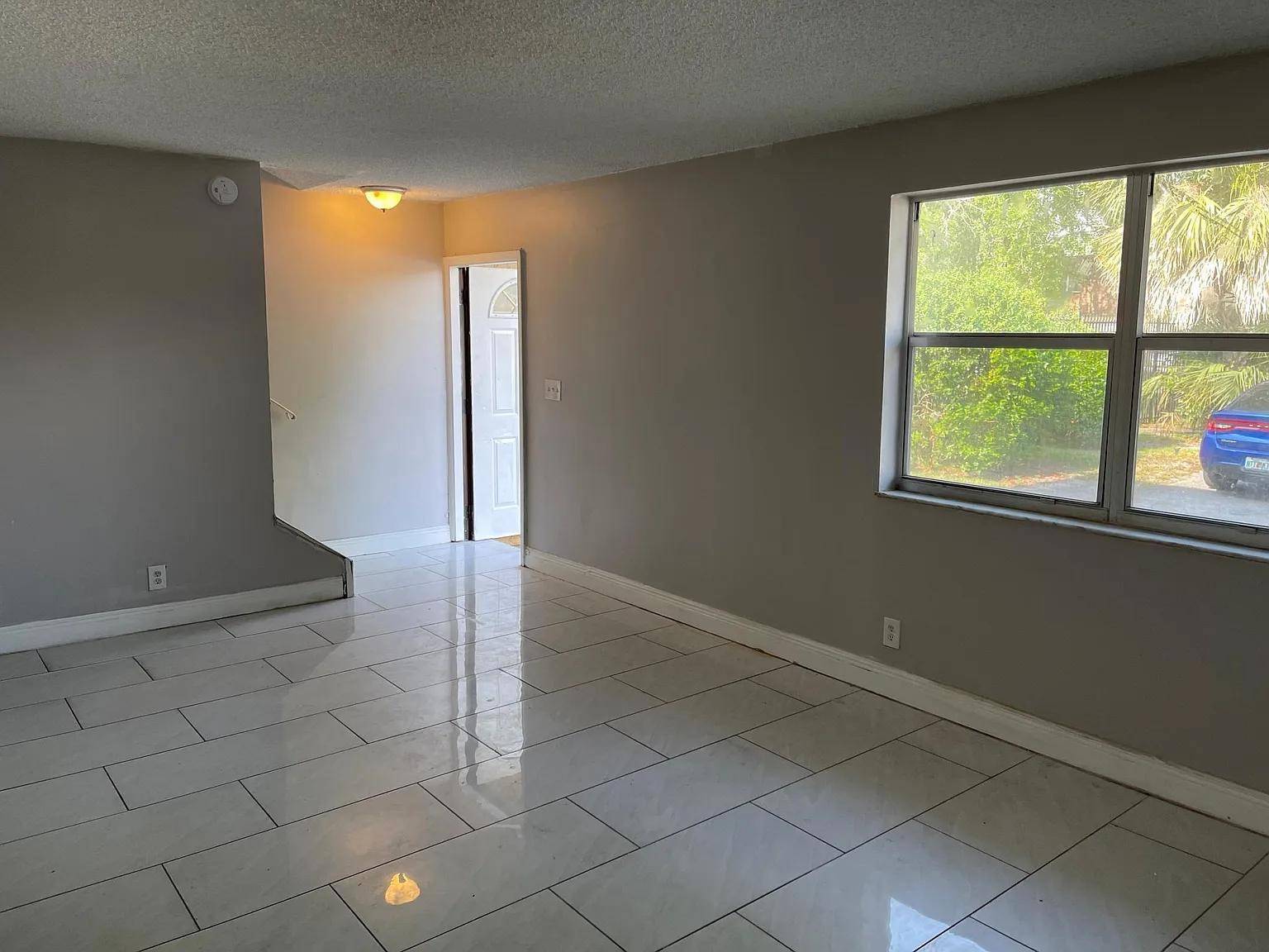 Lauderhill, FL 33313,5844 Blueberry CT 68